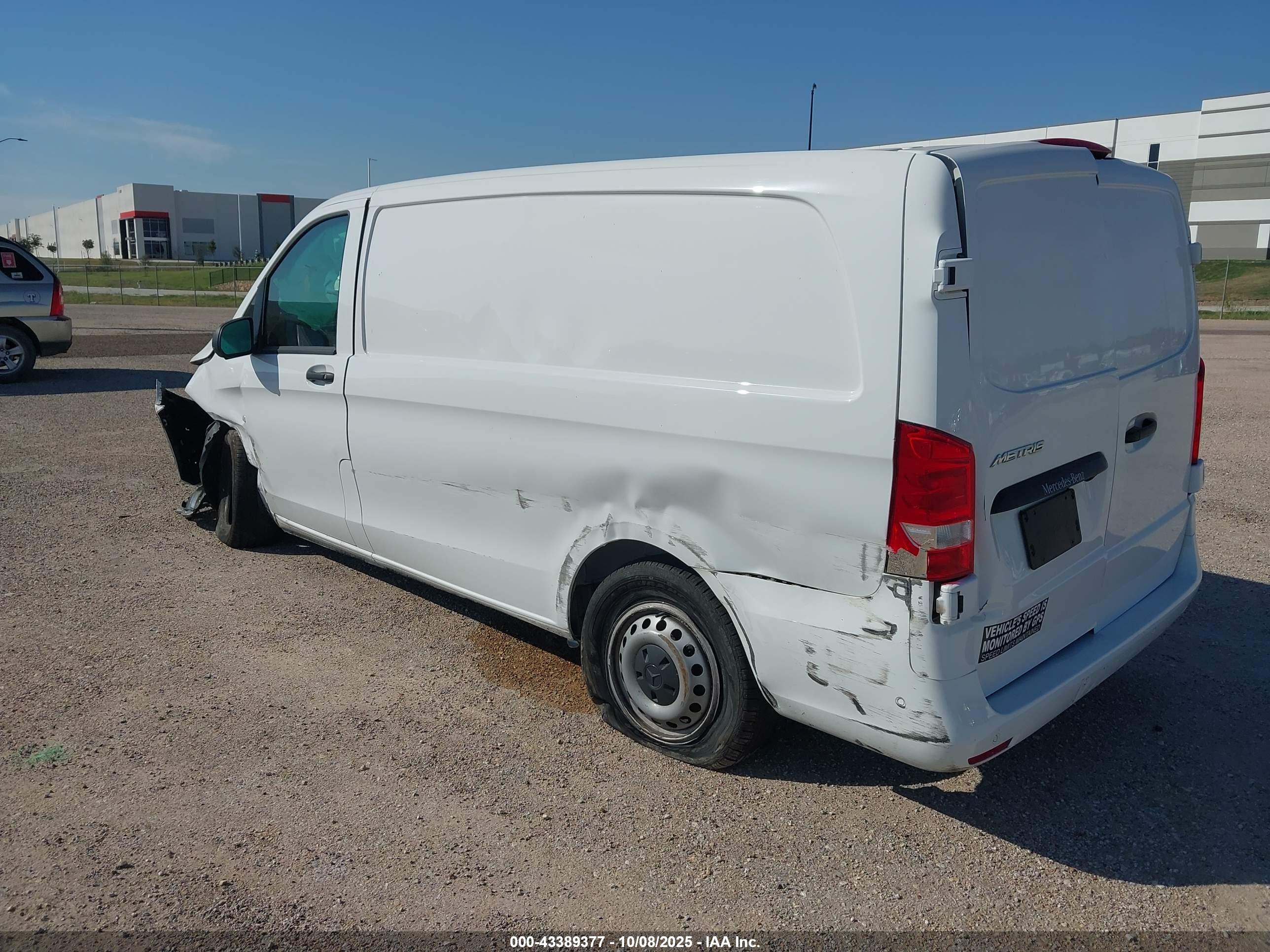 MERCEDES-BENZ METRIS image 3