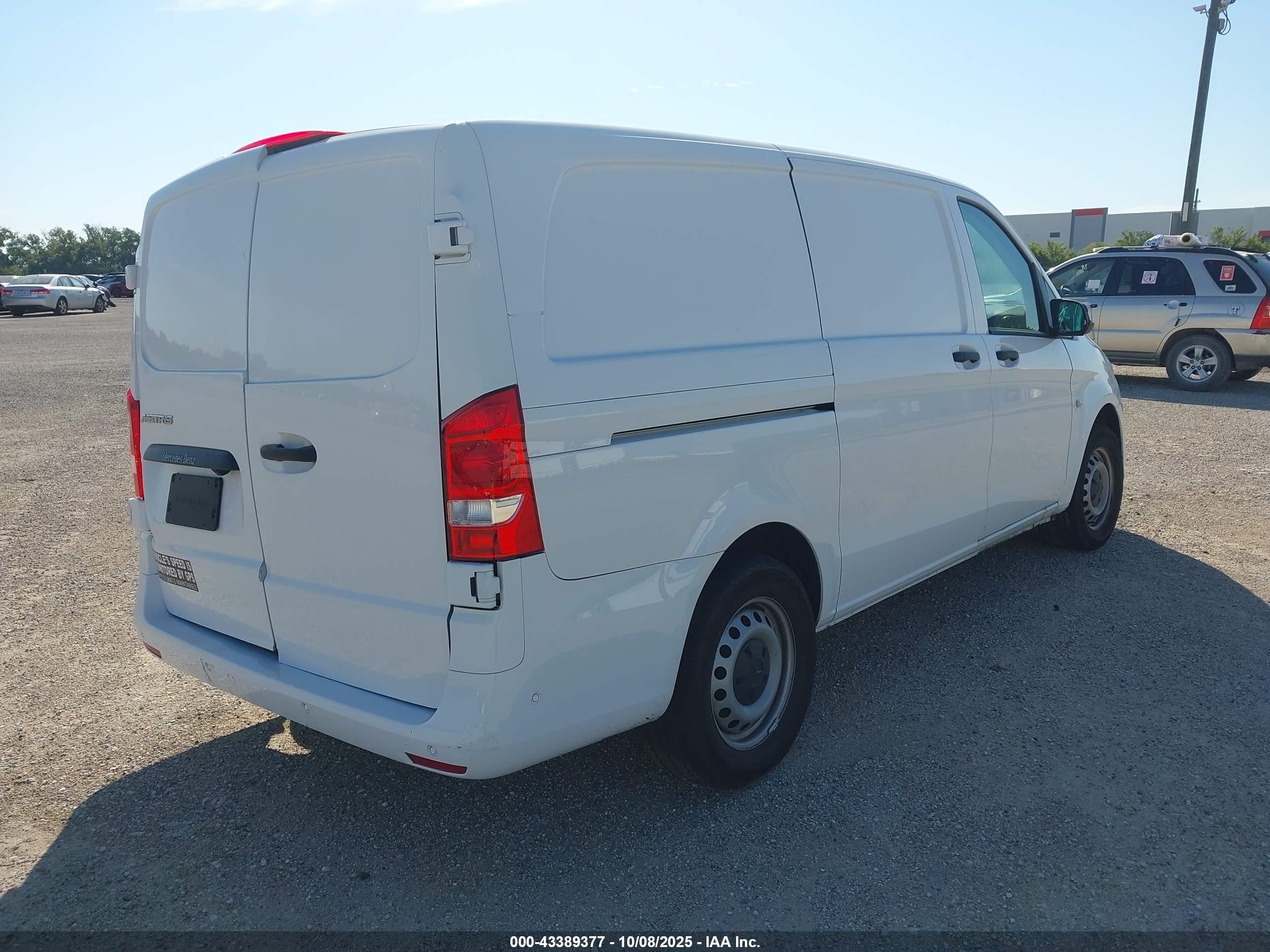 MERCEDES-BENZ METRIS image 4