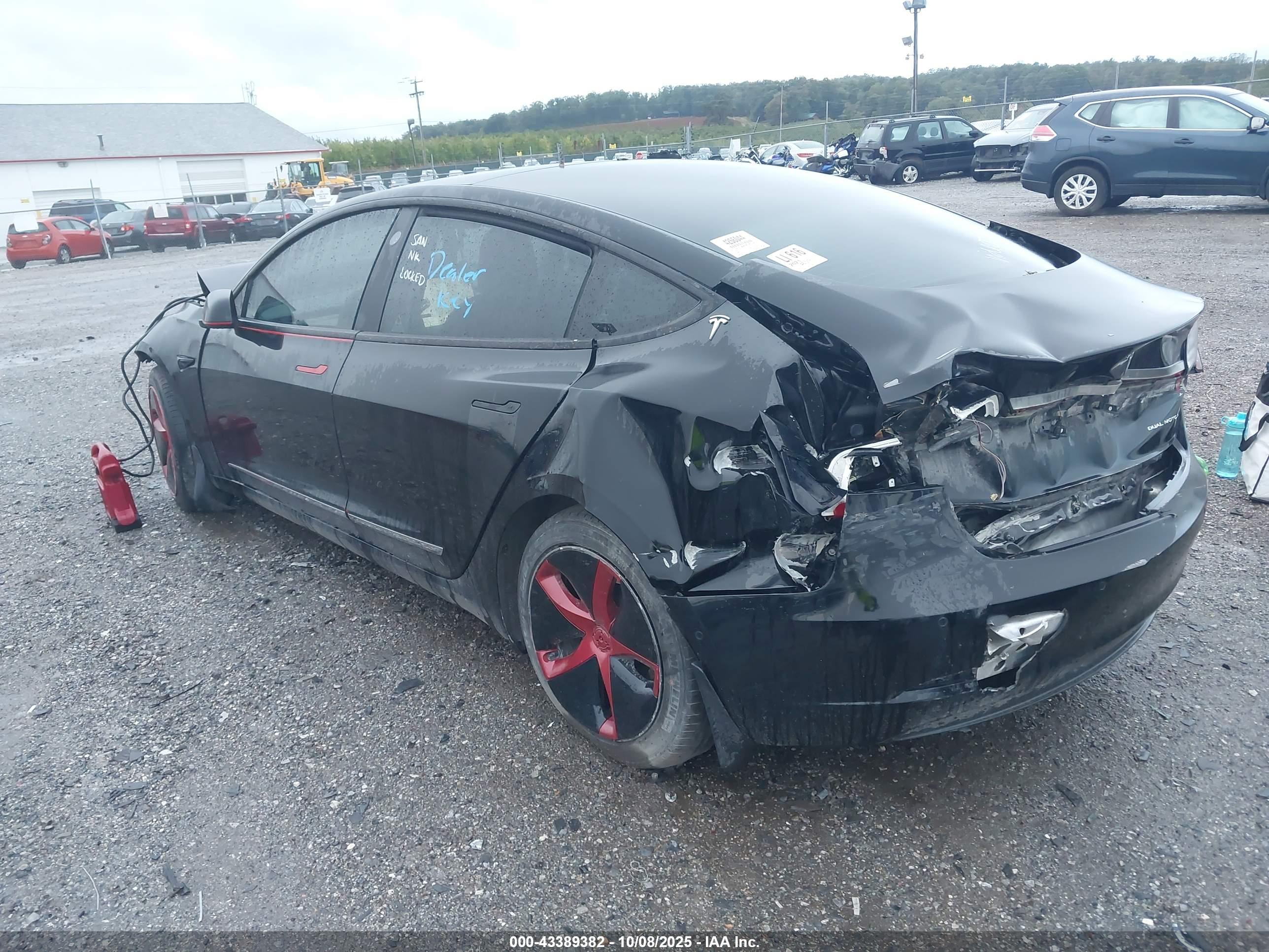 TESLA MODEL image 3