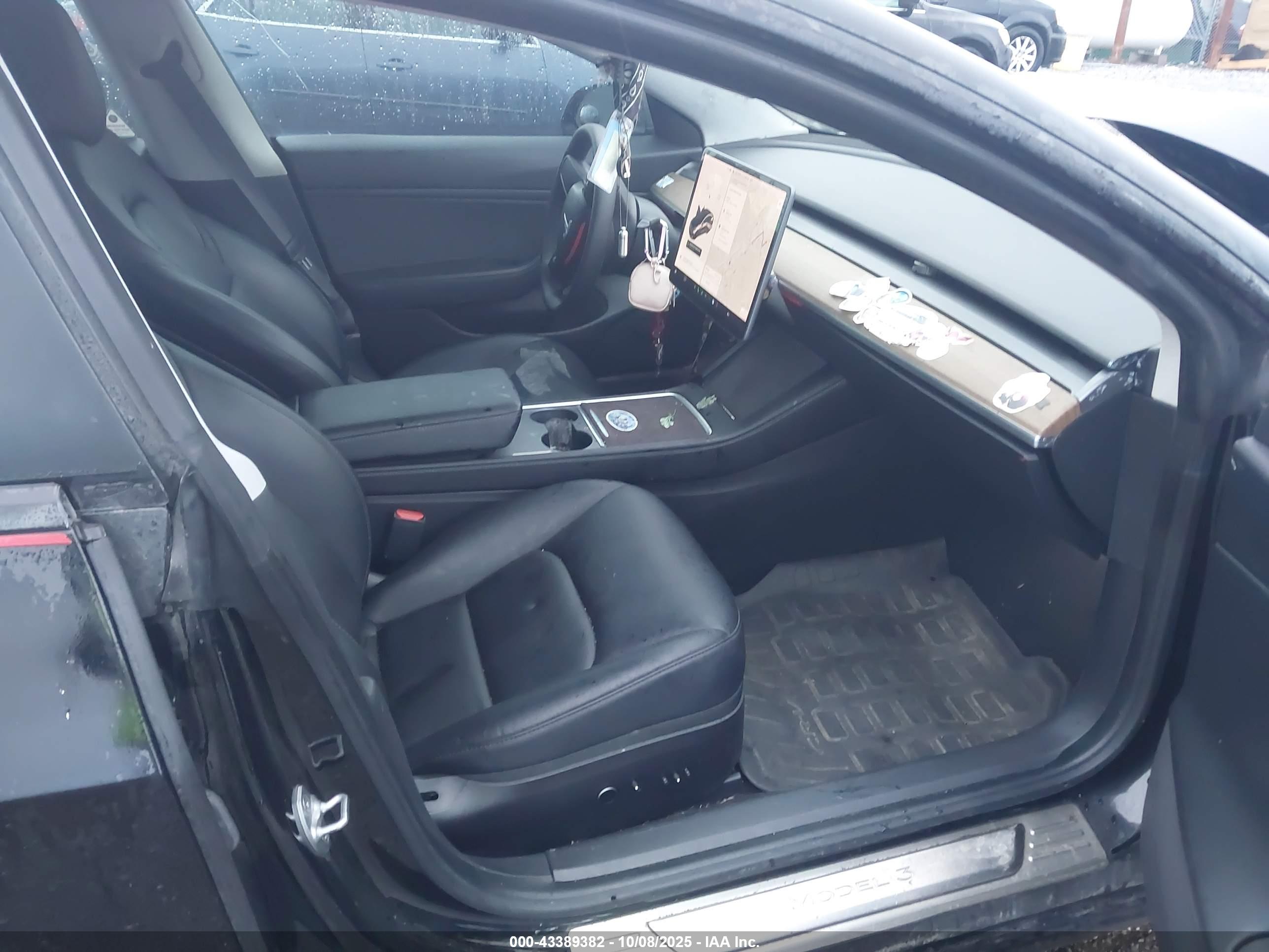 TESLA MODEL image 5