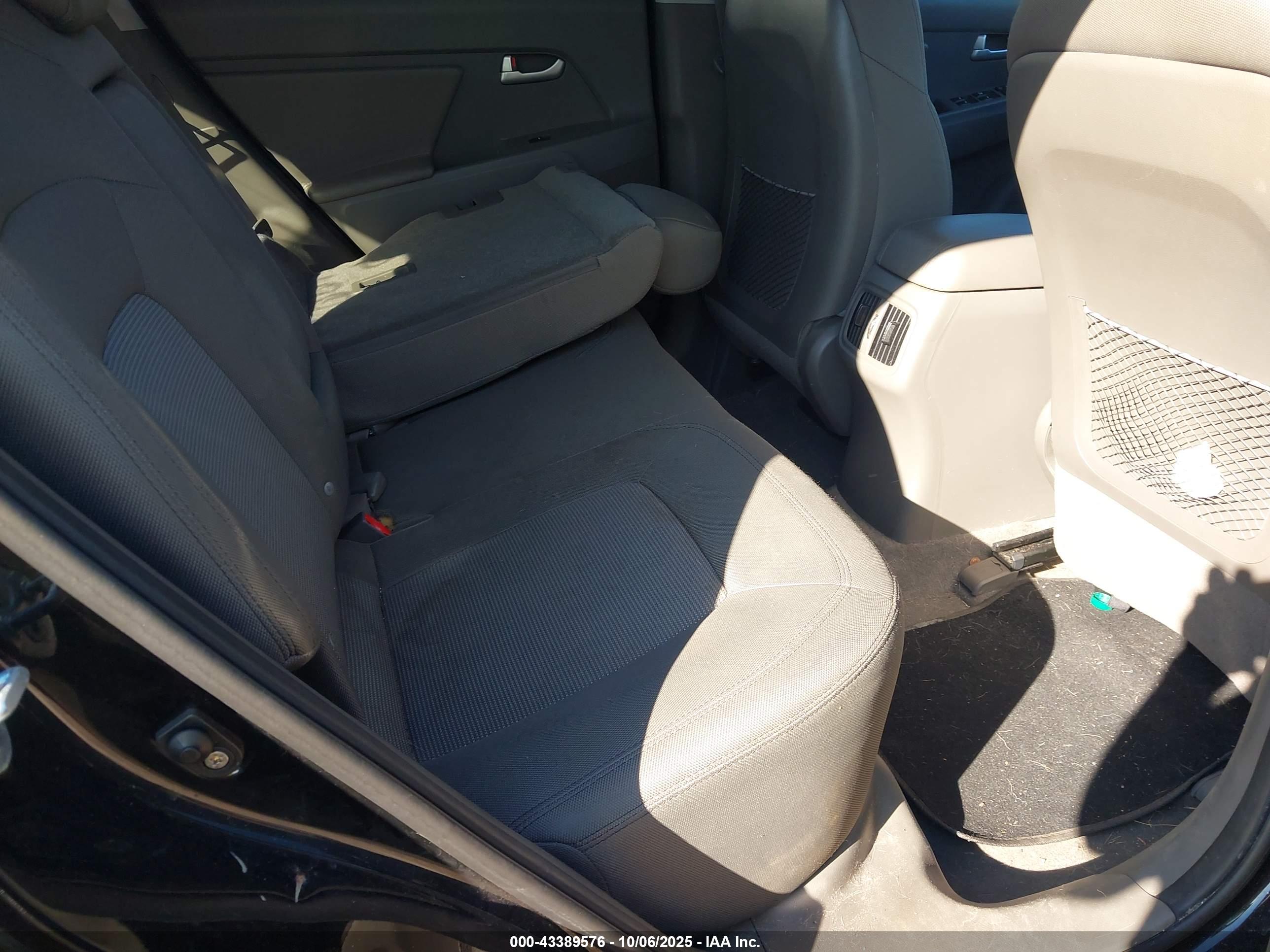 KIA SPORTAGE image 8