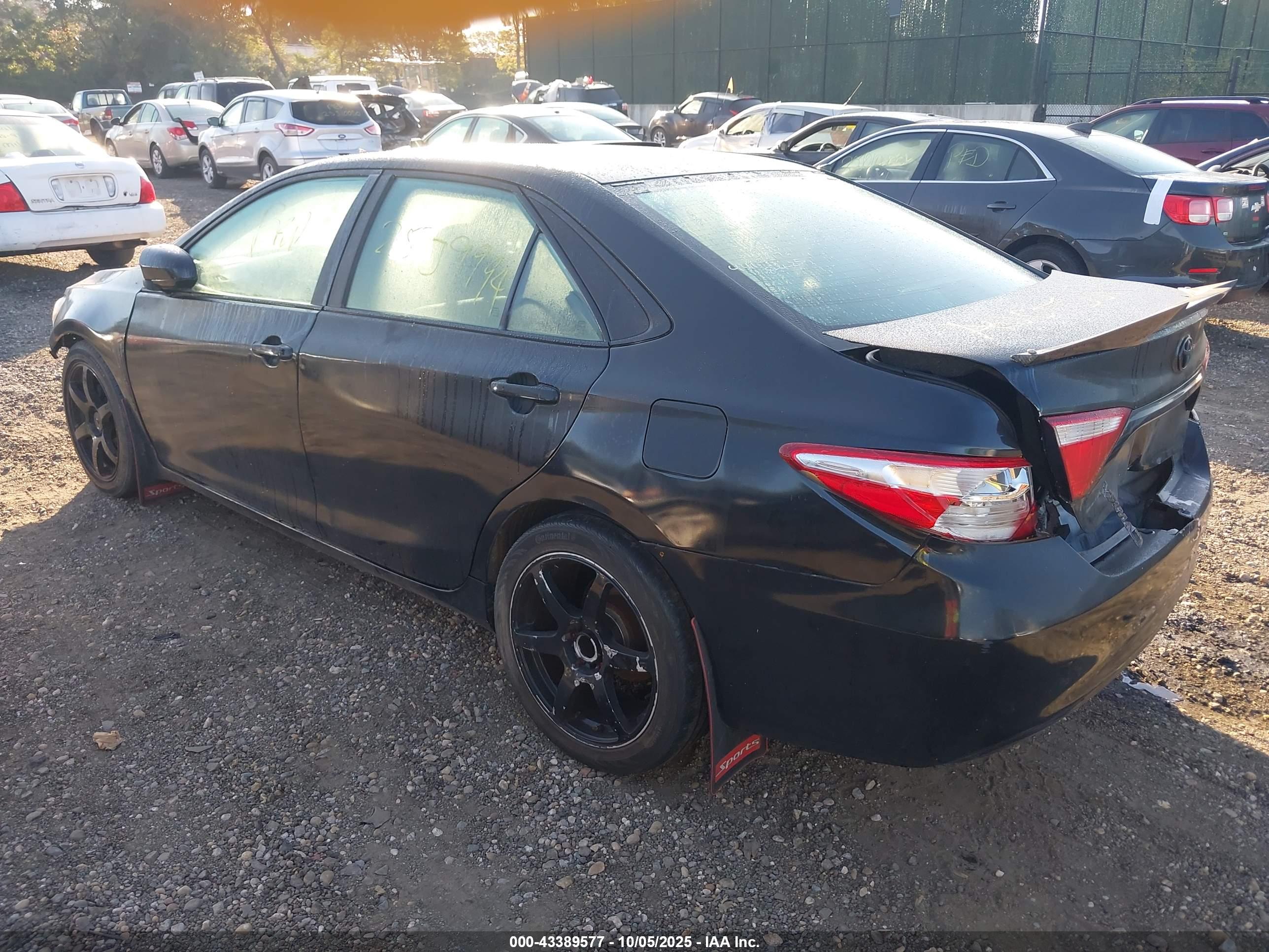 TOYOTA CAMRY image 3