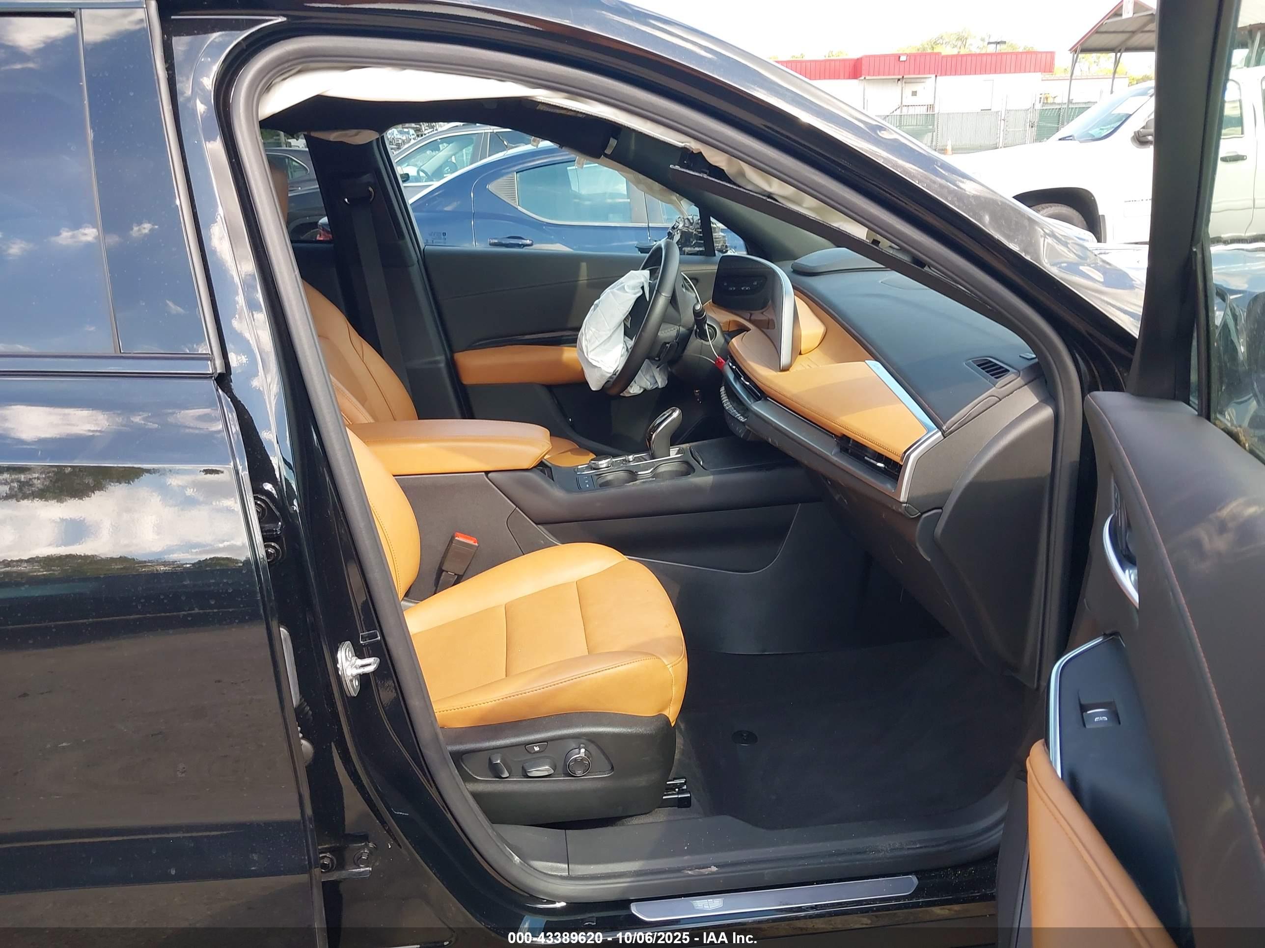 CADILLAC XT4 image 5