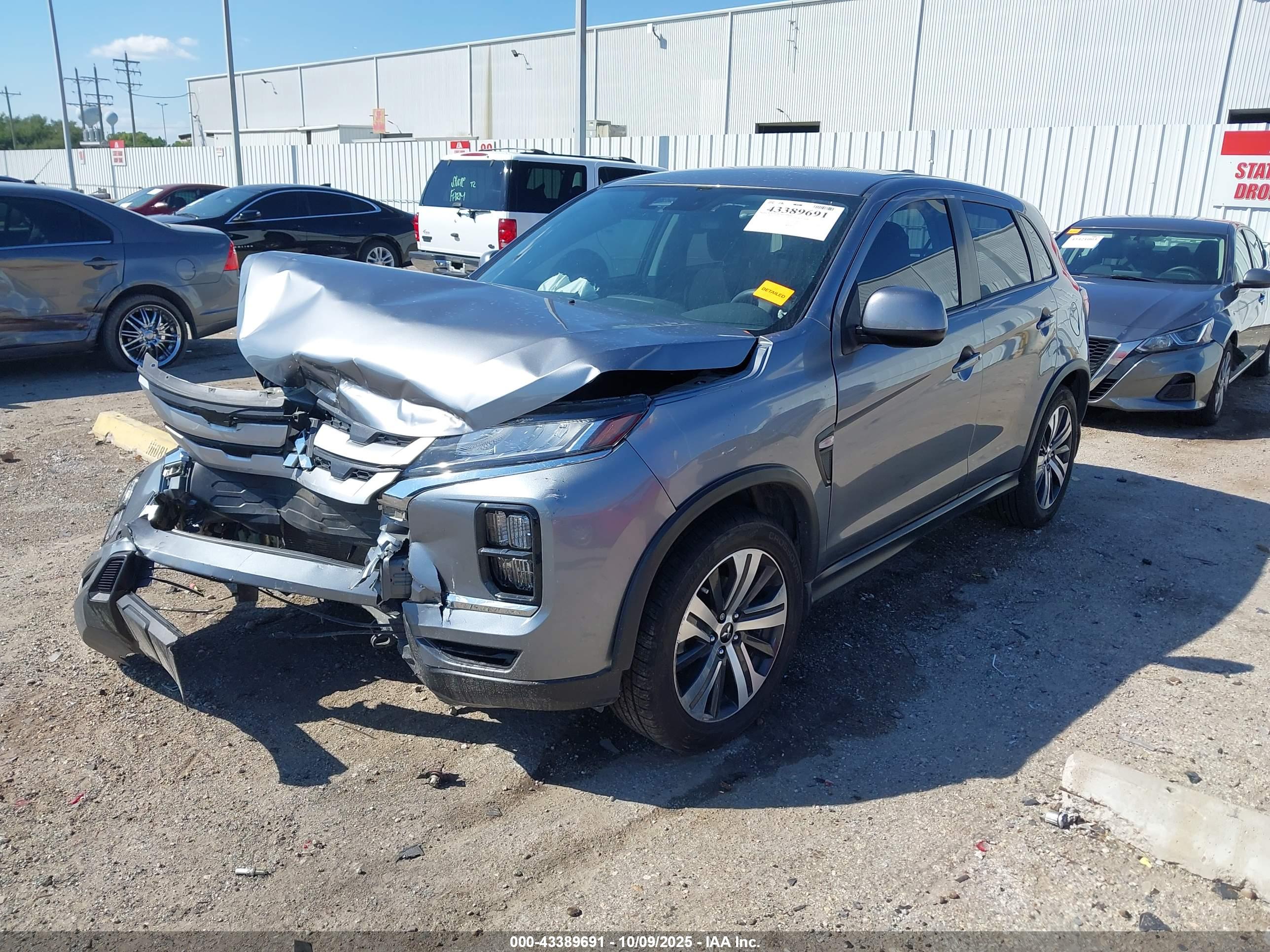 MITSUBISHI OUTLANDER image 2