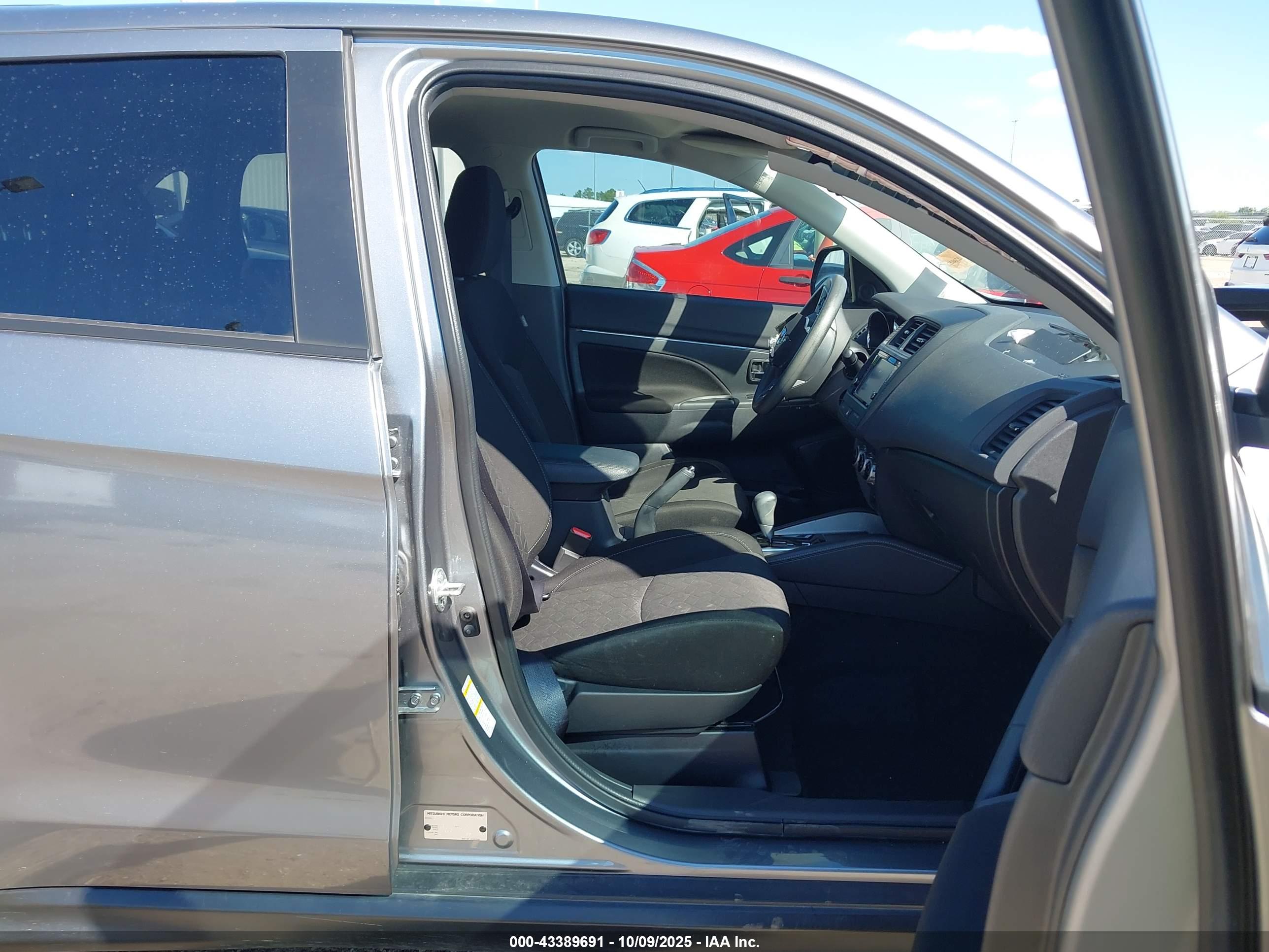 MITSUBISHI OUTLANDER image 5