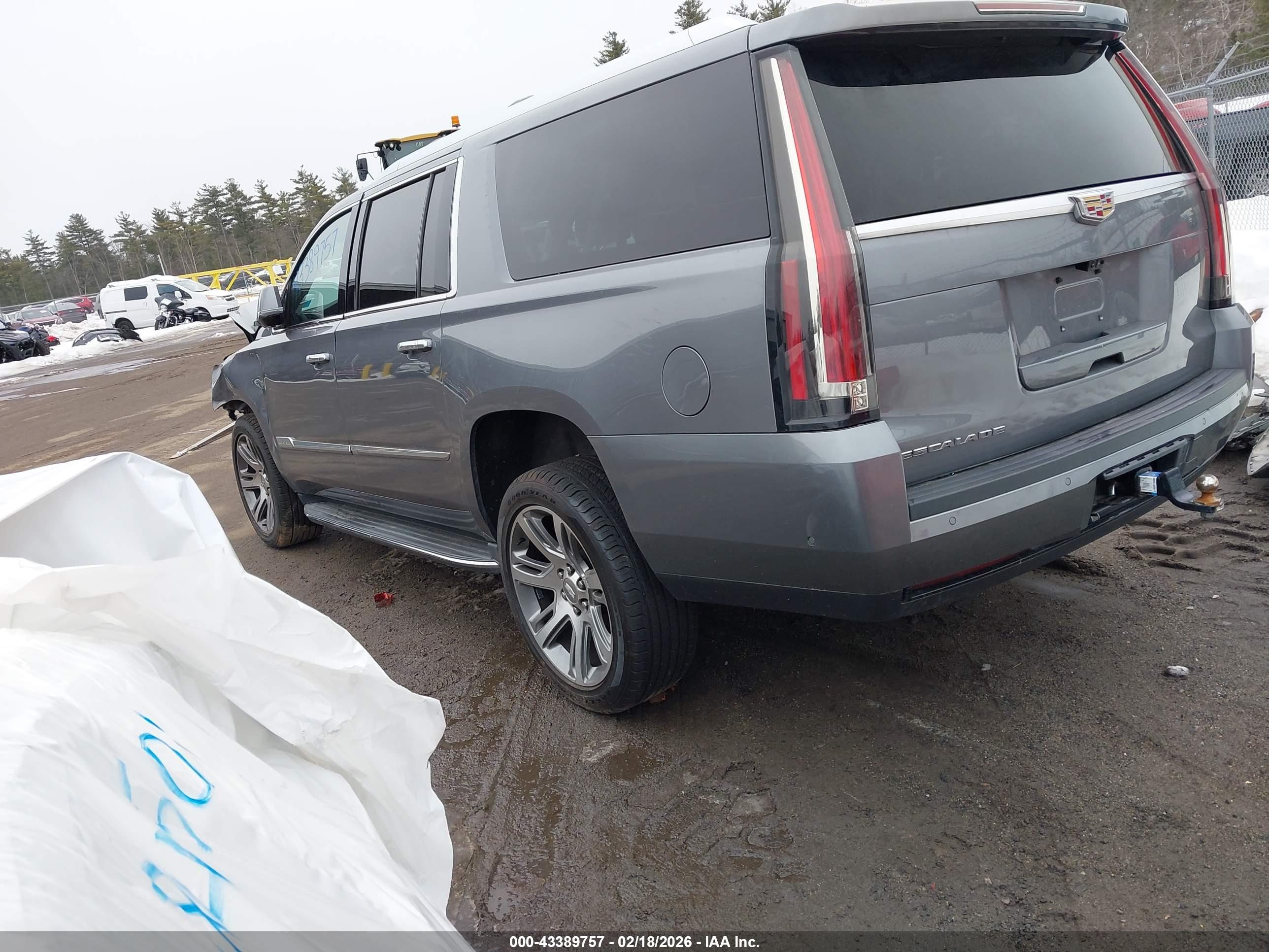 CADILLAC ESCALADE image 3