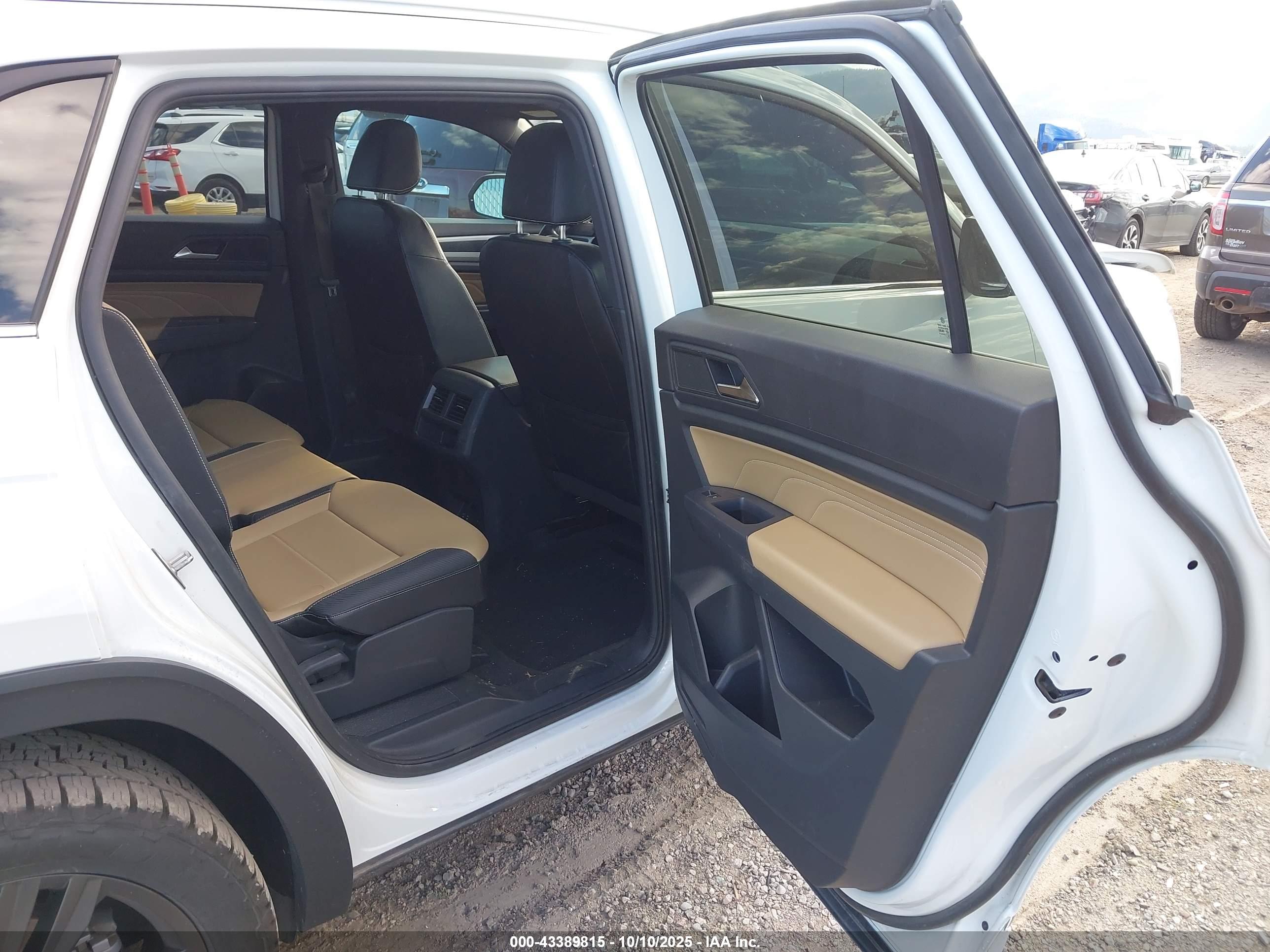 VOLKSWAGEN ATLAS image 8