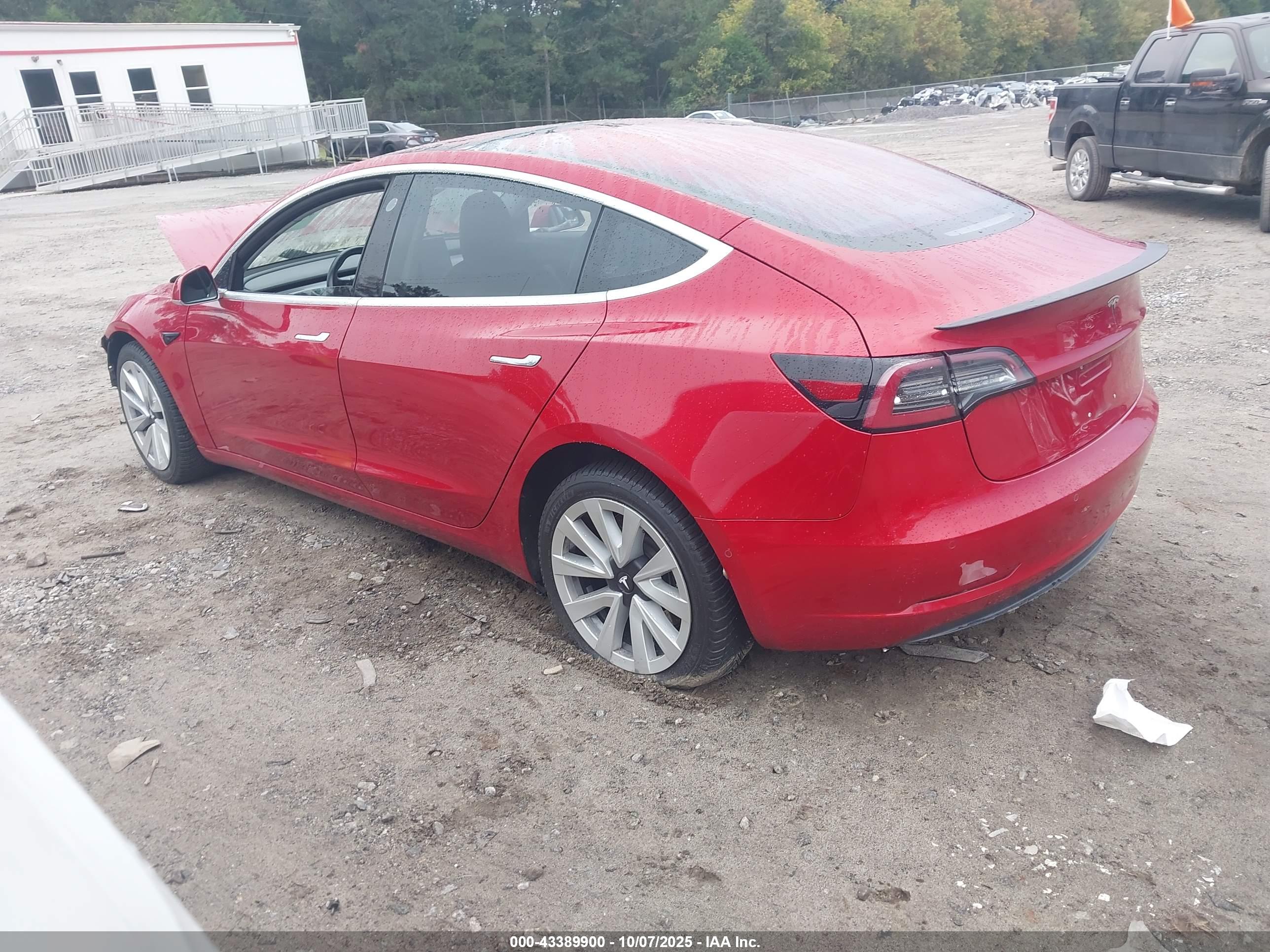 TESLA MODEL image 3