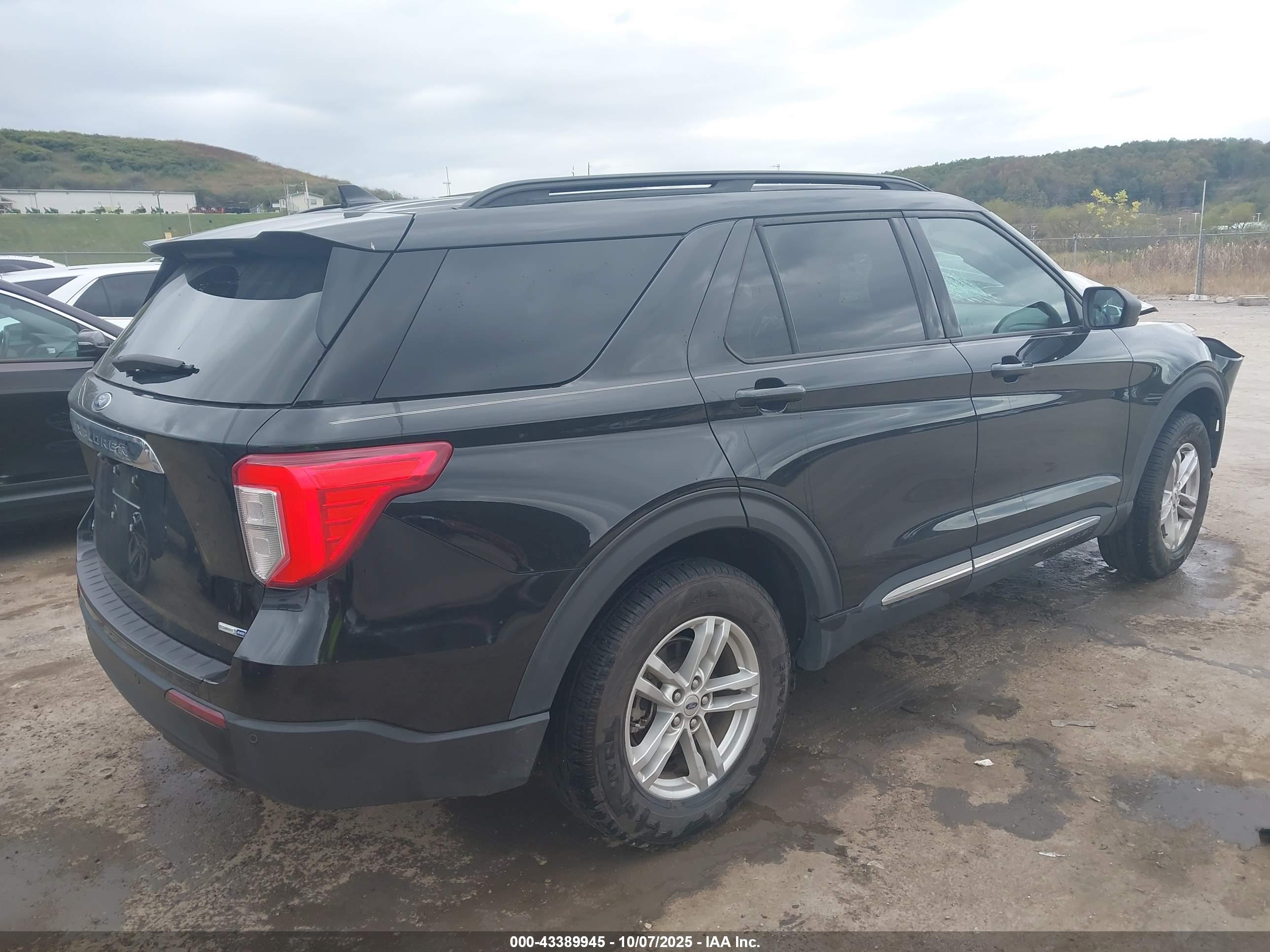 FORD EXPLORER image 4