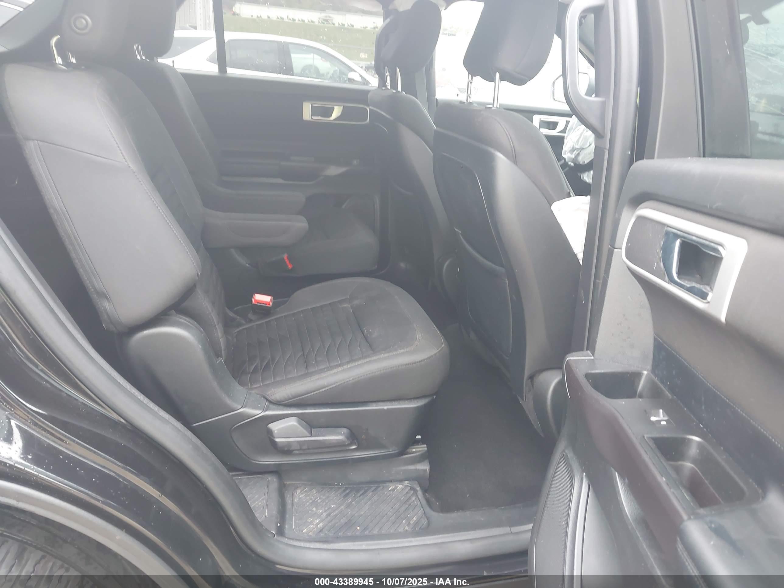 FORD EXPLORER image 8