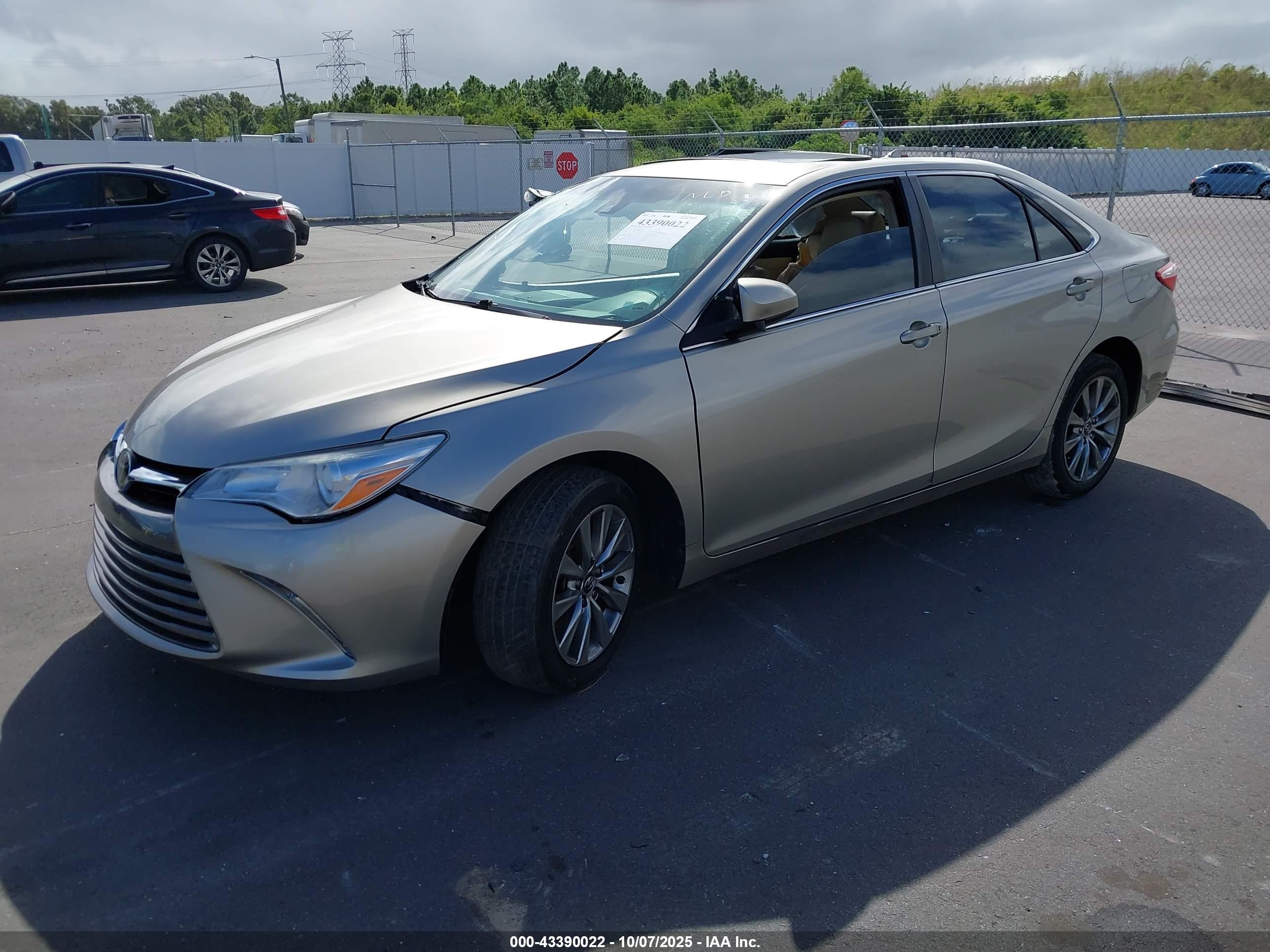 TOYOTA CAMRY image 2