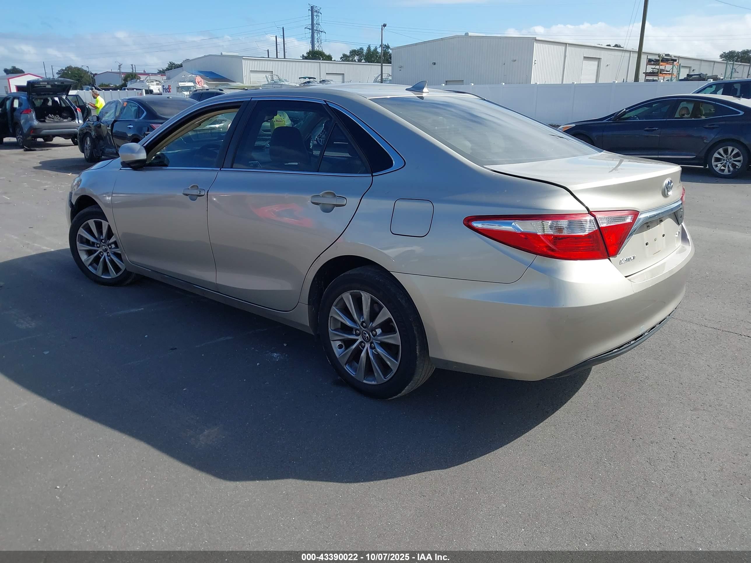TOYOTA CAMRY image 3