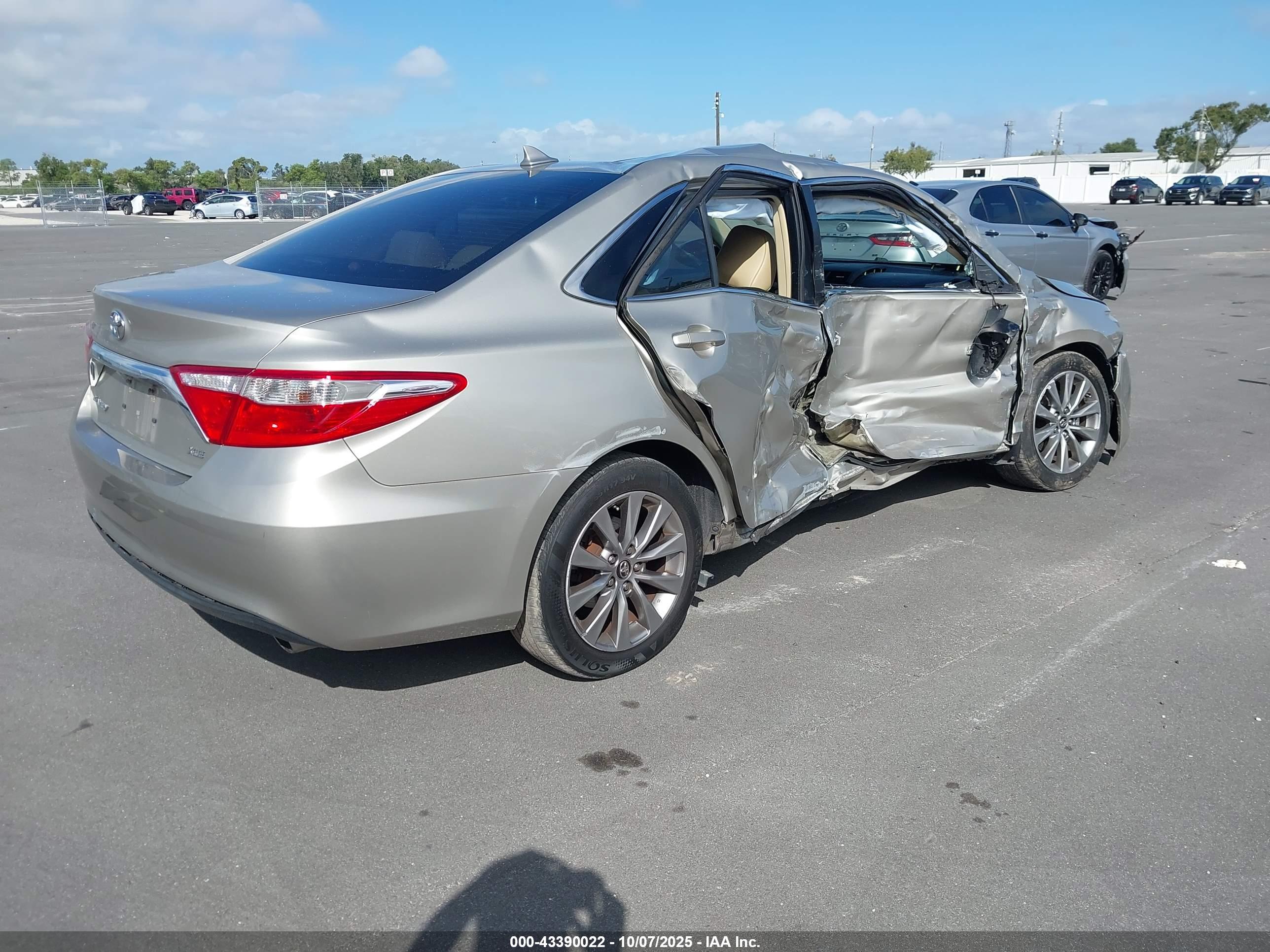 TOYOTA CAMRY image 4