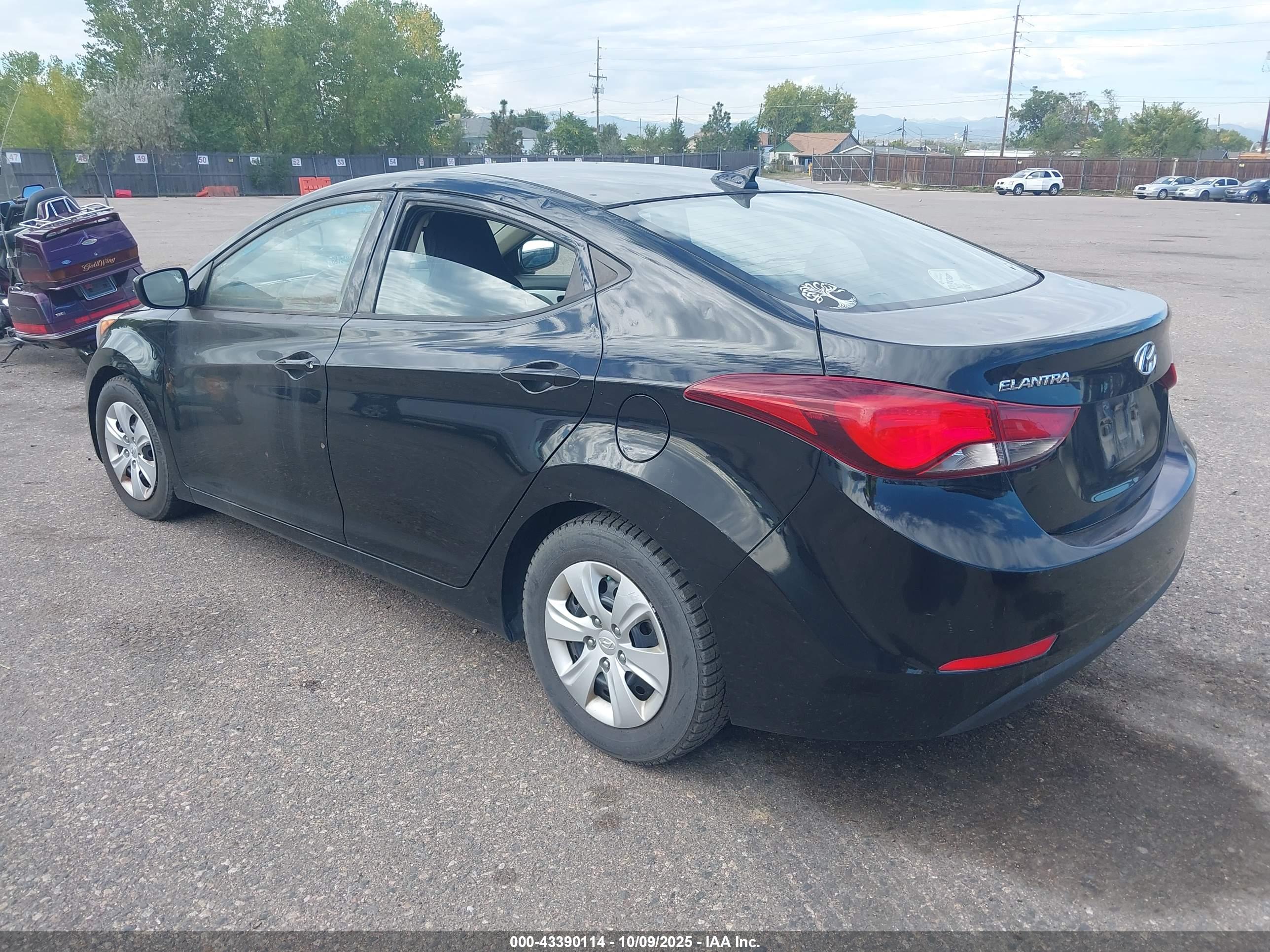HYUNDAI ELANTRA image 3