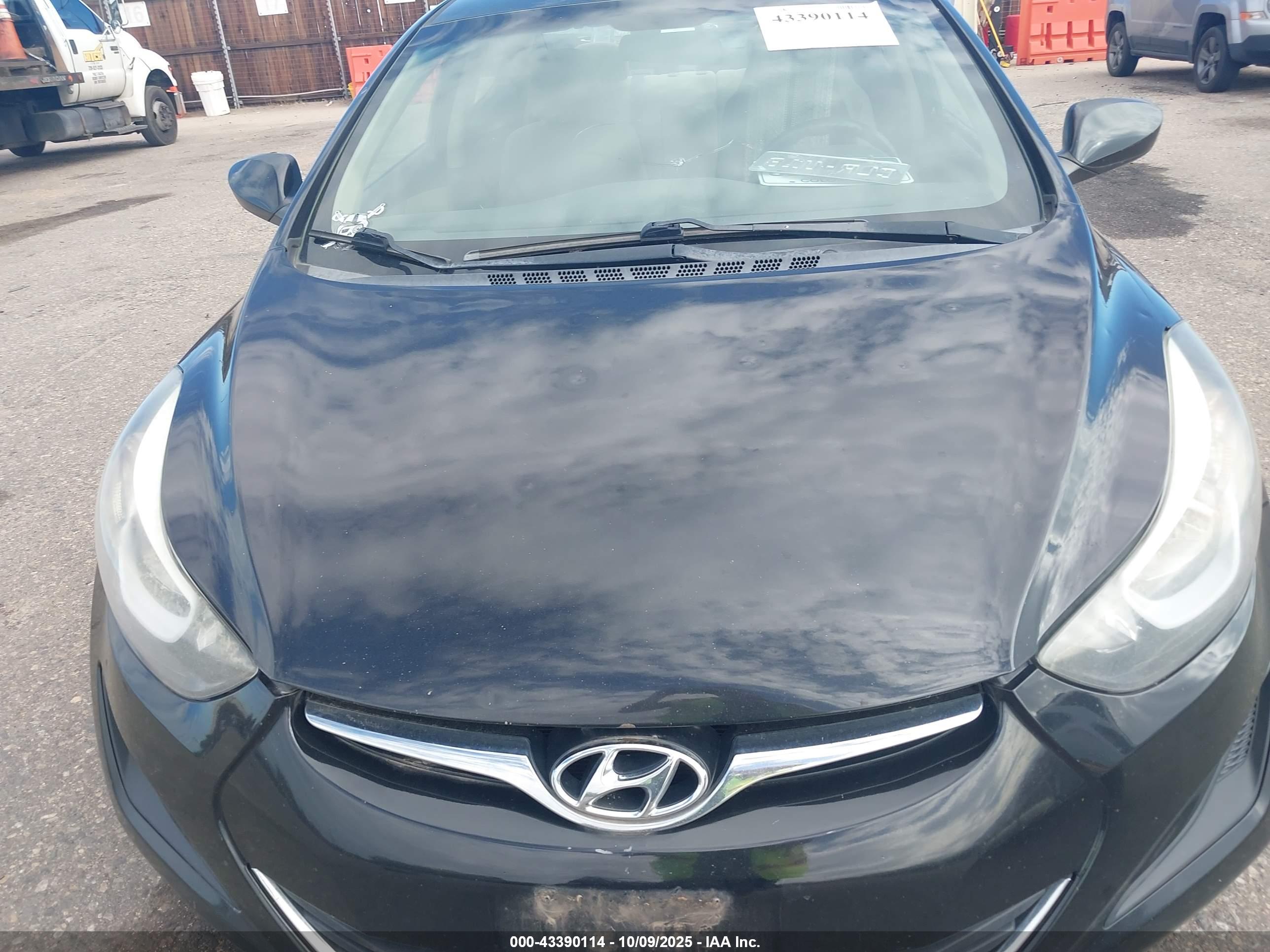 HYUNDAI ELANTRA image 6