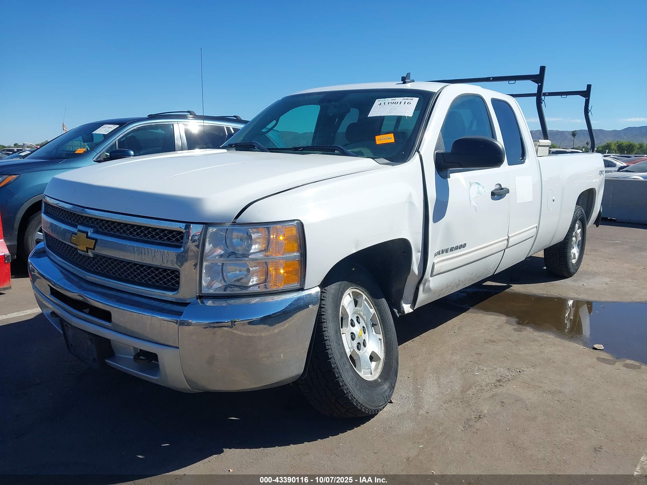 CHEVROLET SILVERADO image 6