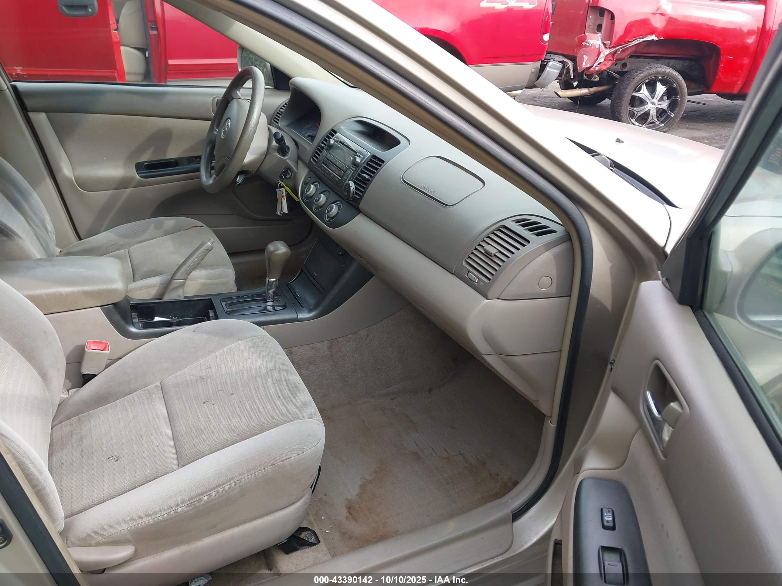 TOYOTA CAMRY image 5