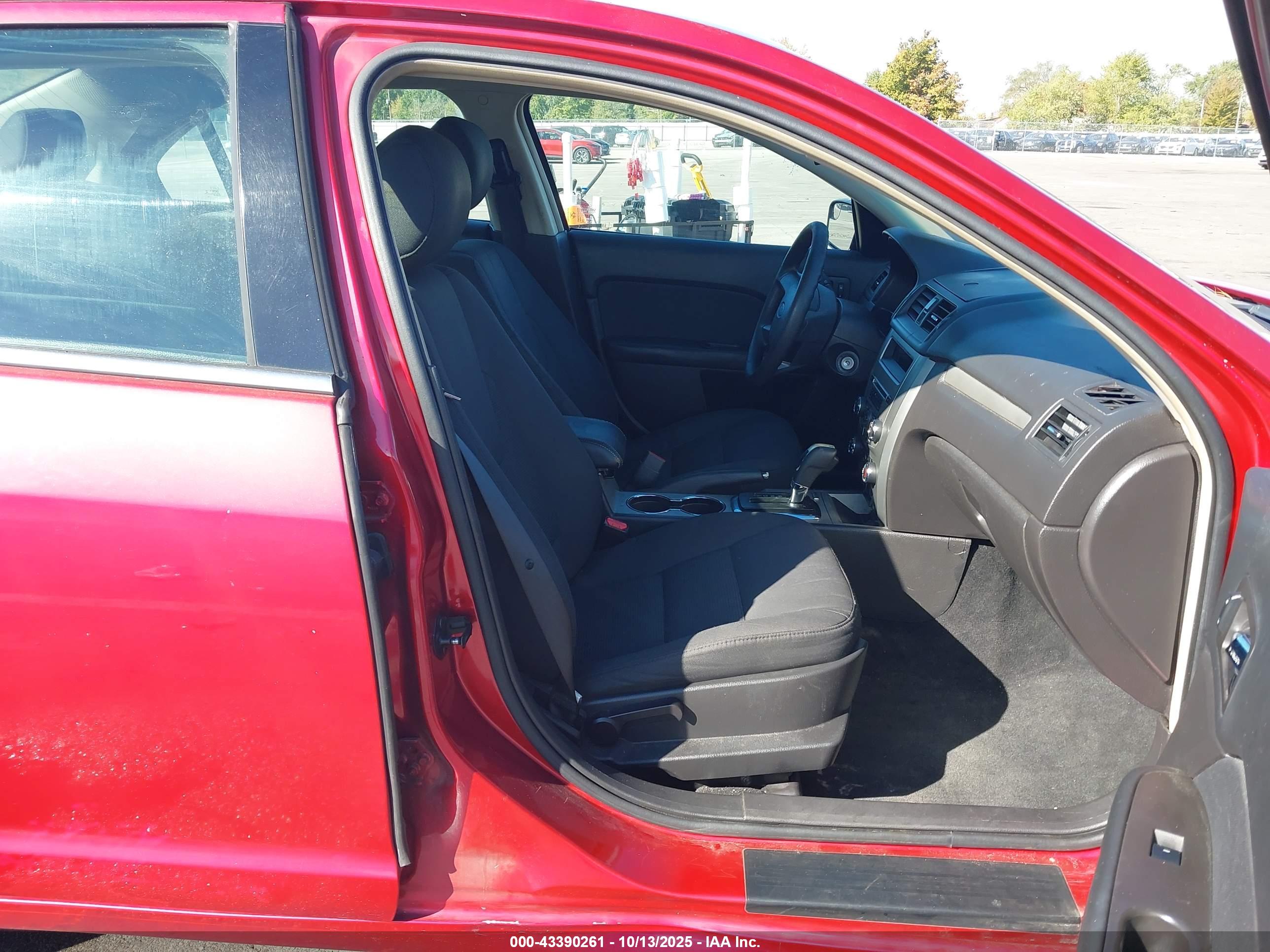 FORD FUSION image 5