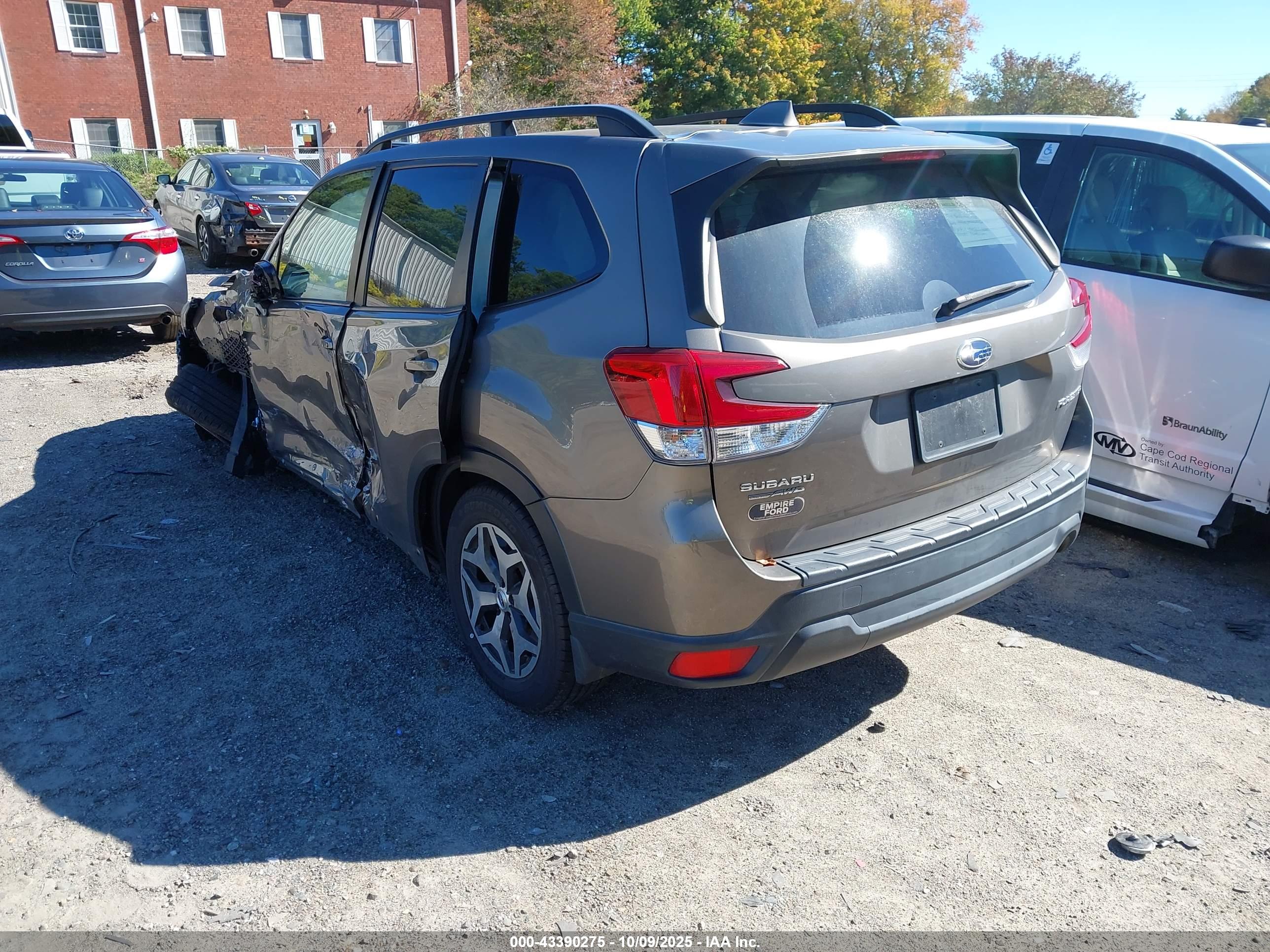 SUBARU FORESTER image 3