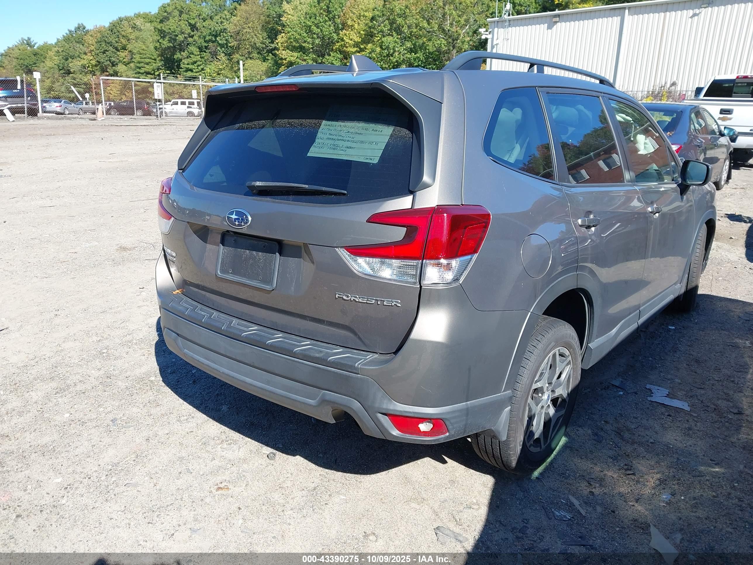 SUBARU FORESTER image 4