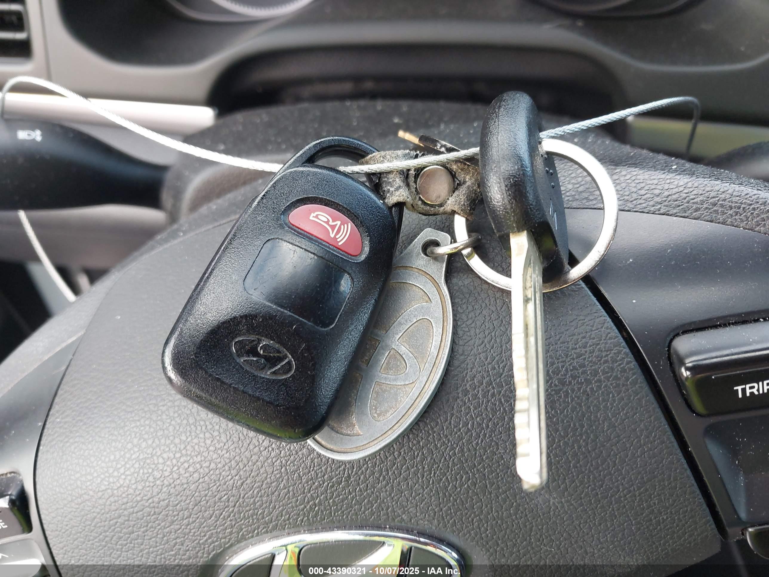 HYUNDAI ELANTRA image 11