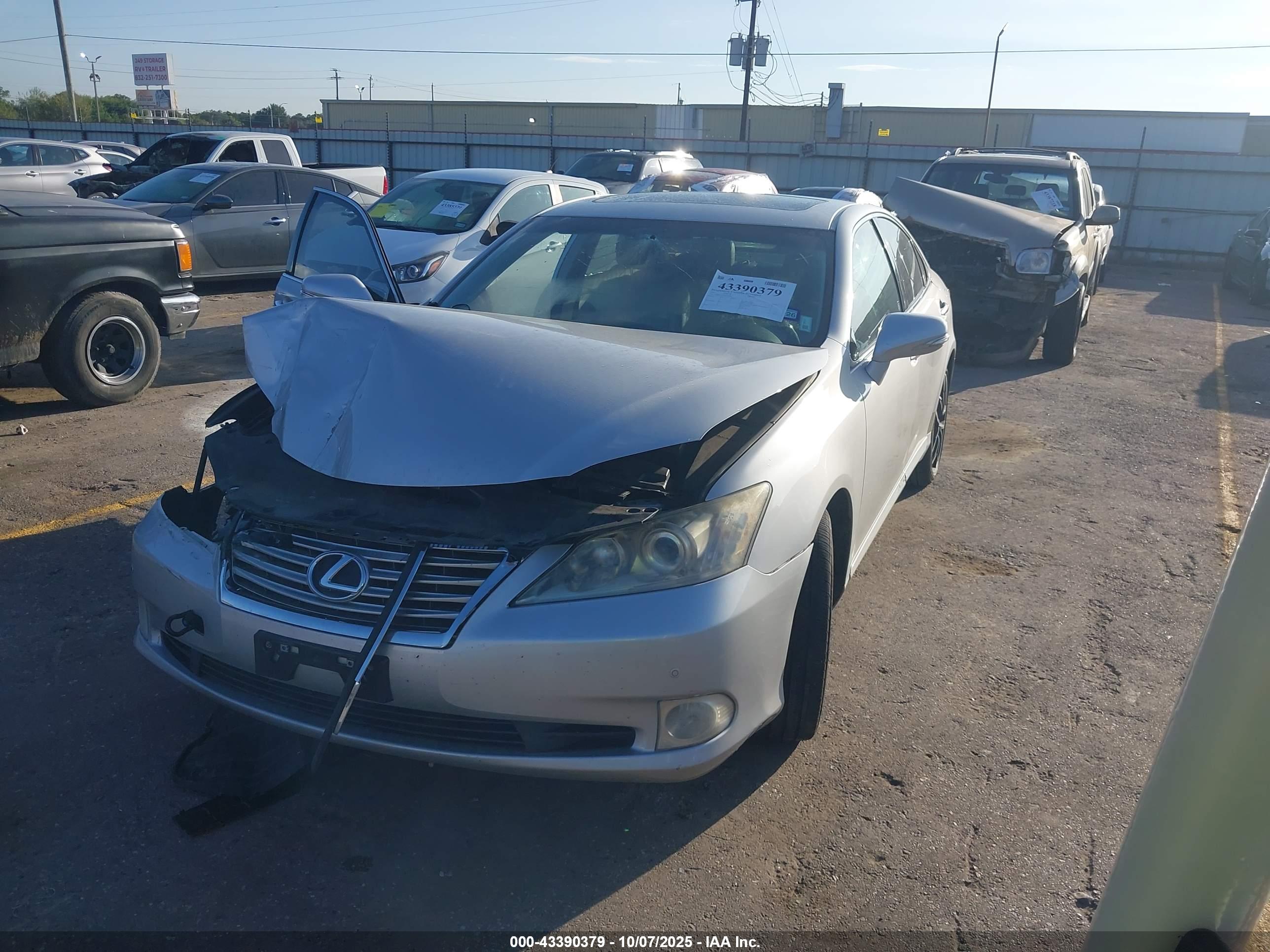 LEXUS ES image 2