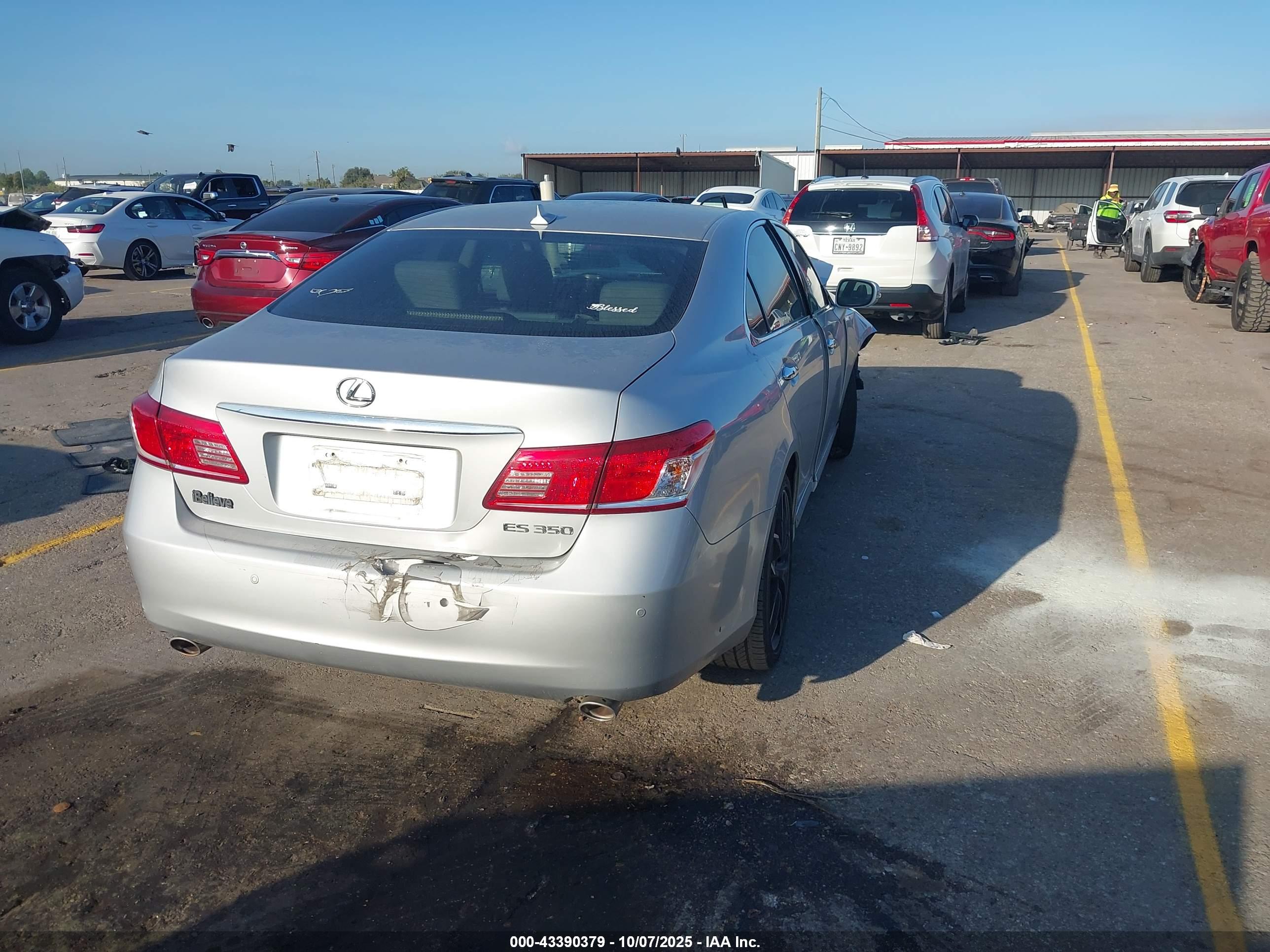 LEXUS ES image 4