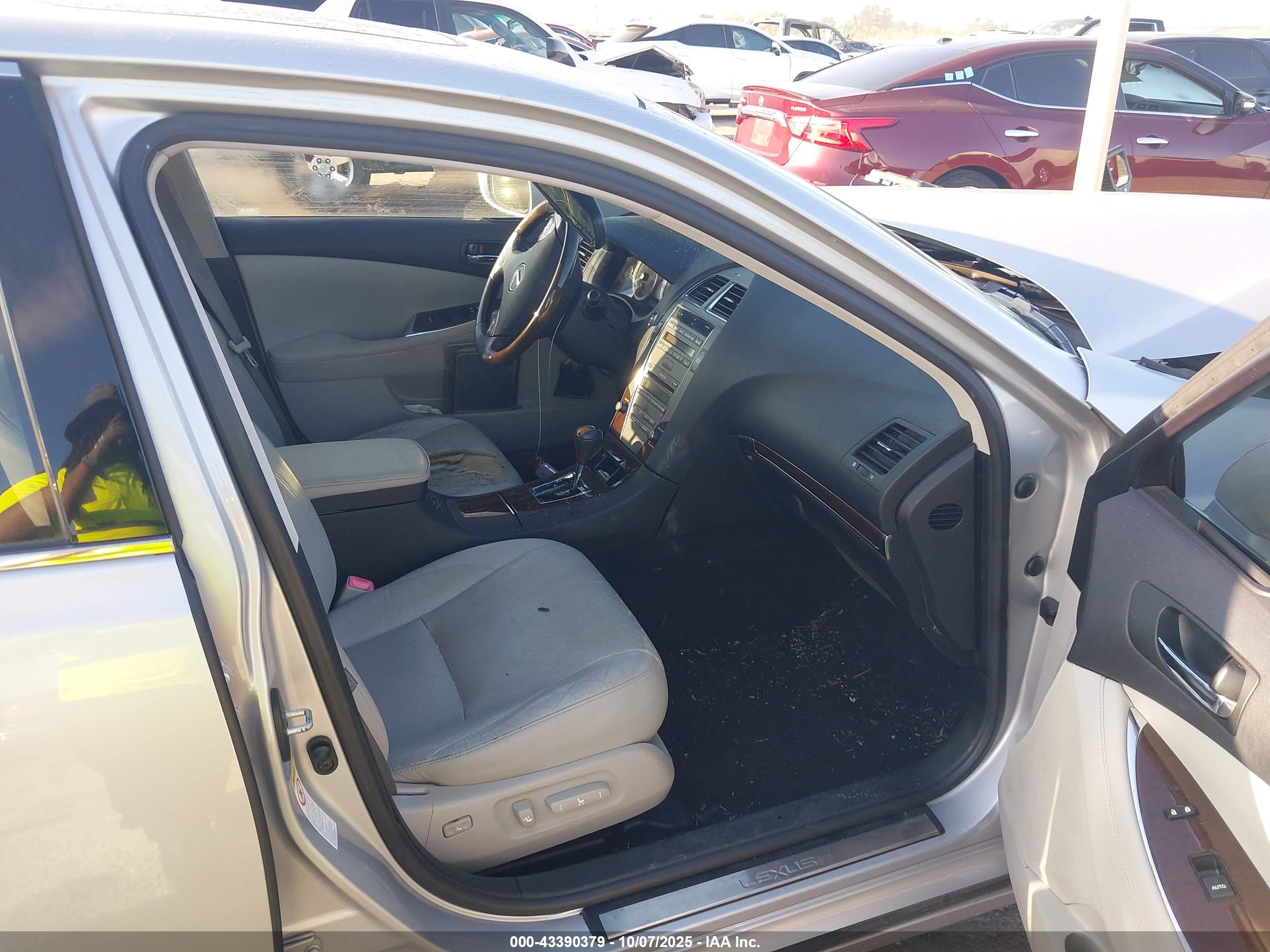 LEXUS ES image 5