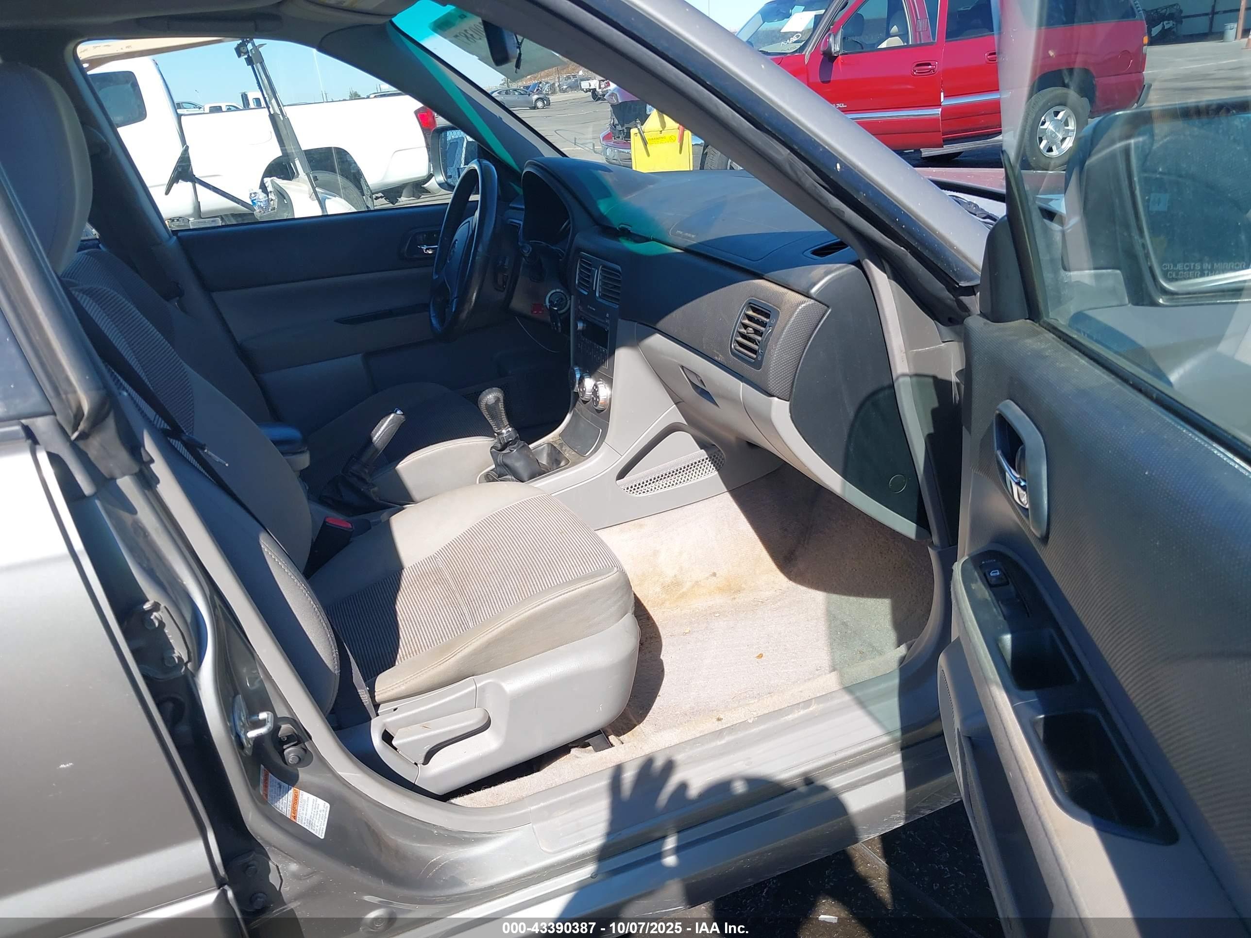 SUBARU FORESTER image 5