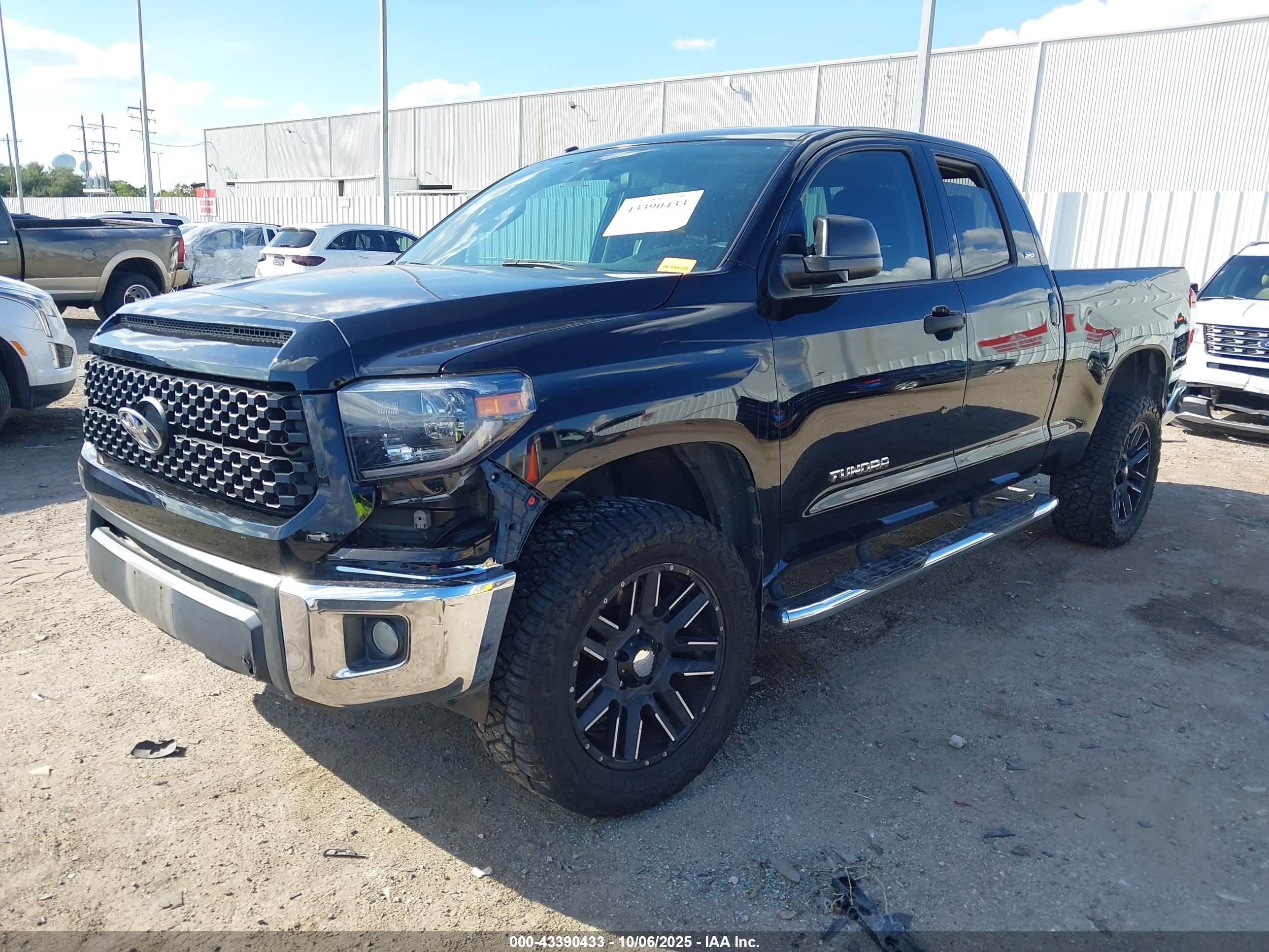 TOYOTA TUNDRA image 2