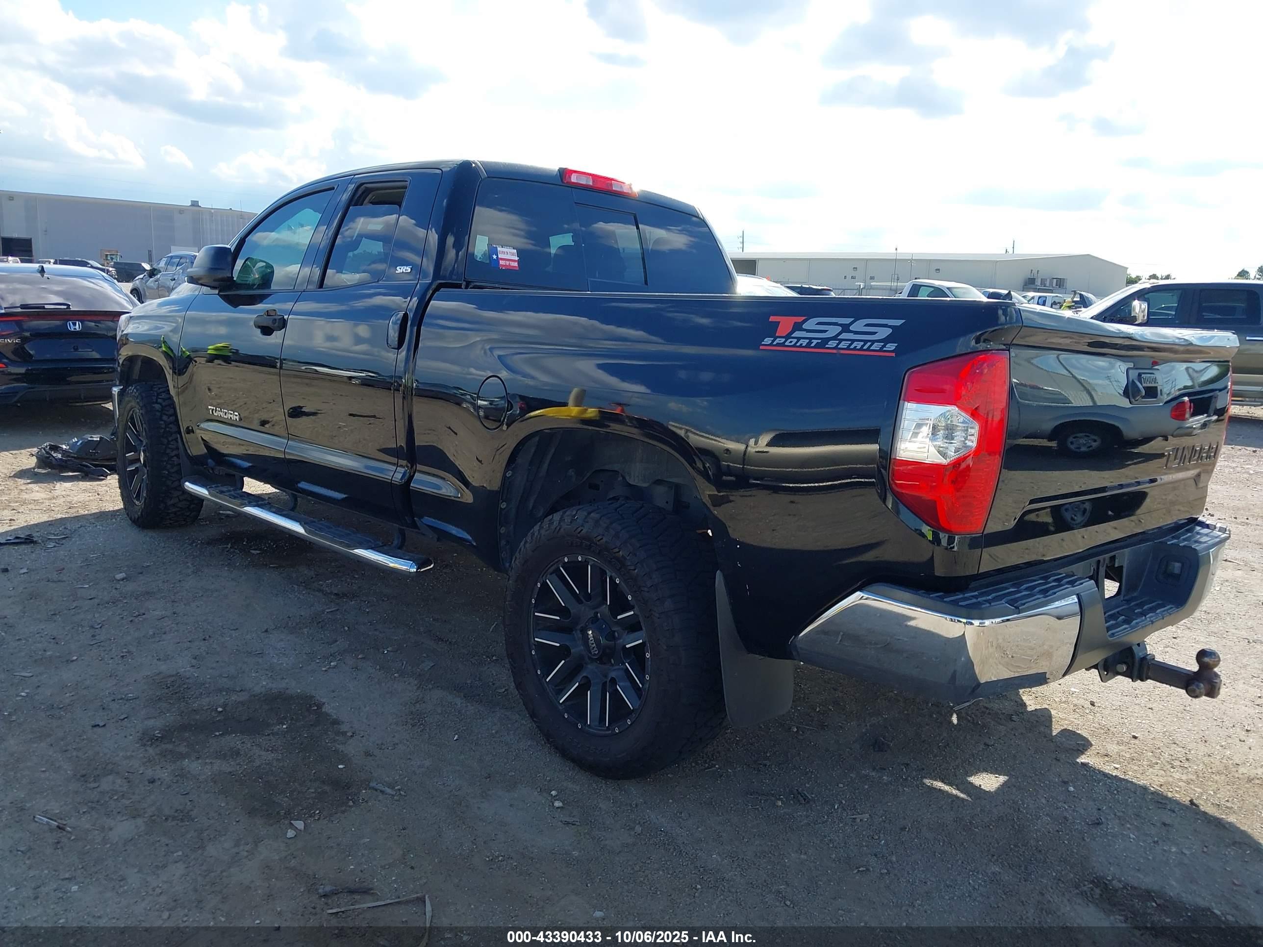 TOYOTA TUNDRA image 3