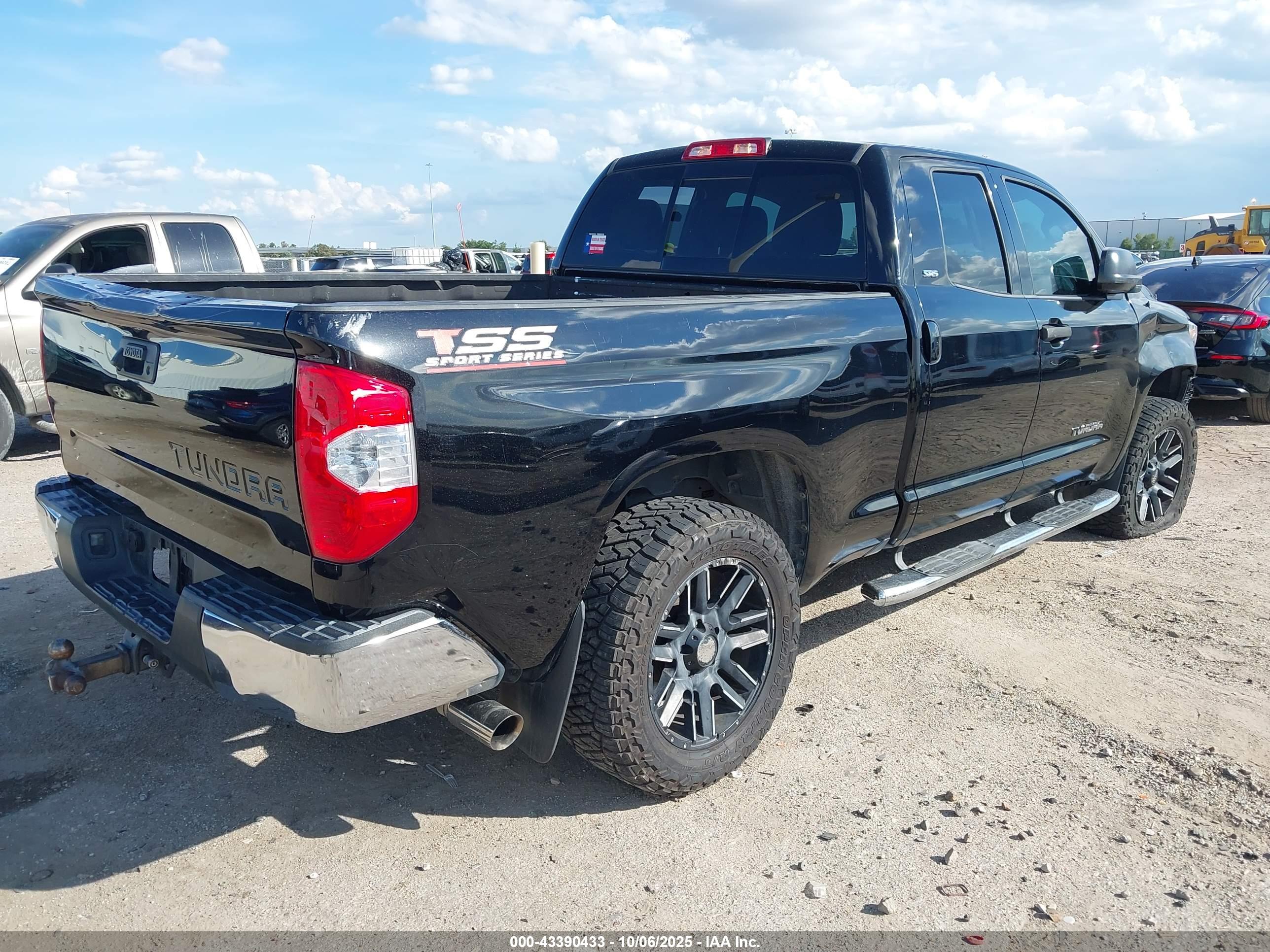TOYOTA TUNDRA image 4
