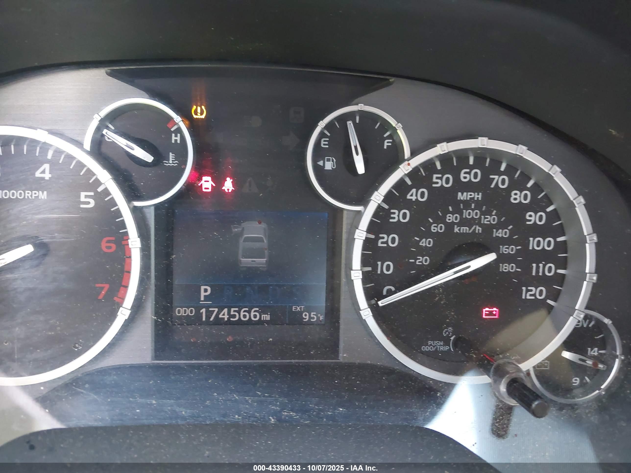 TOYOTA TUNDRA image 7