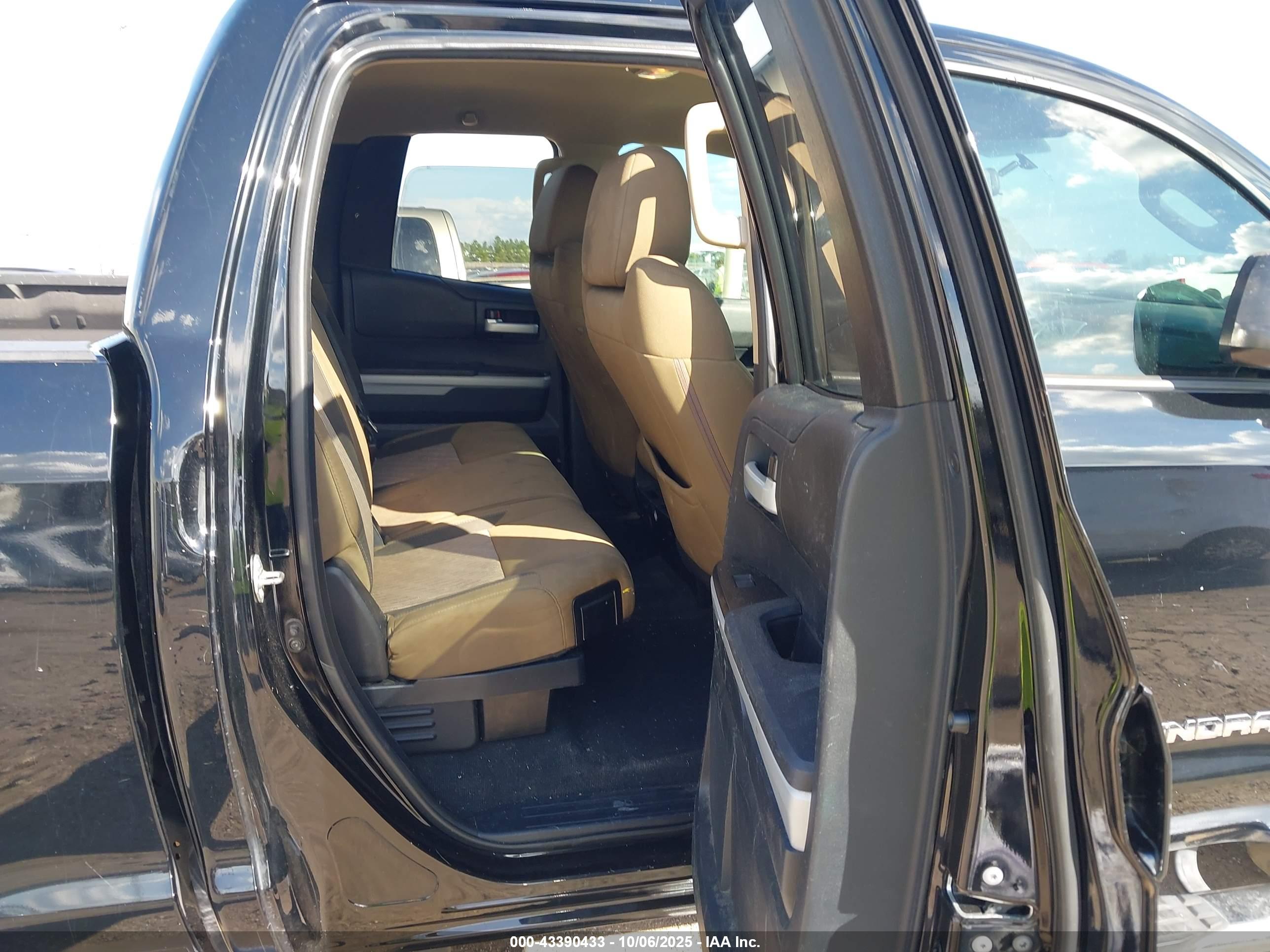 TOYOTA TUNDRA image 8