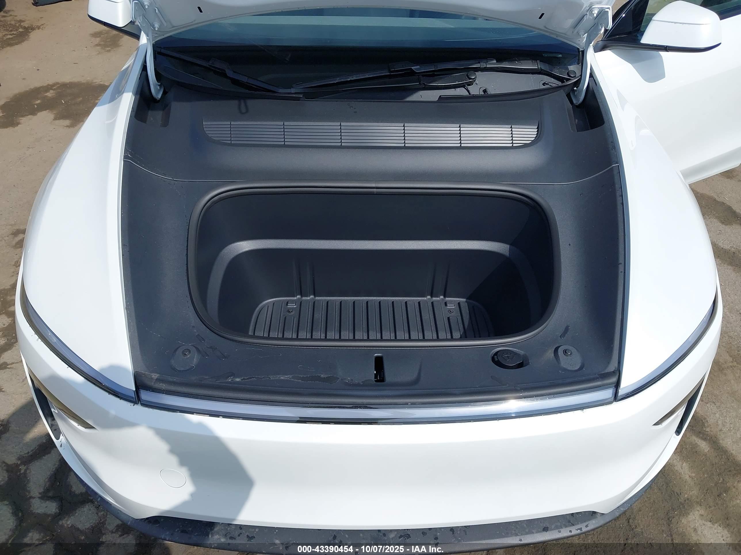 TESLA MODEL image 10