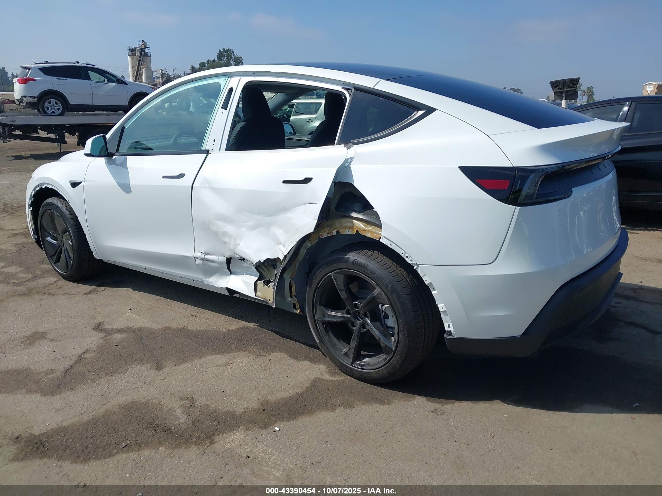 TESLA MODEL image 3