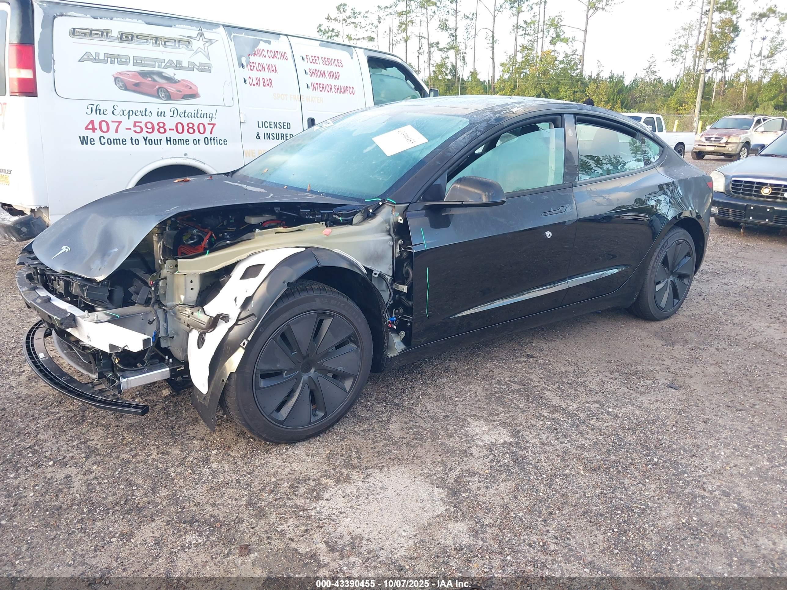 TESLA MODEL image 2