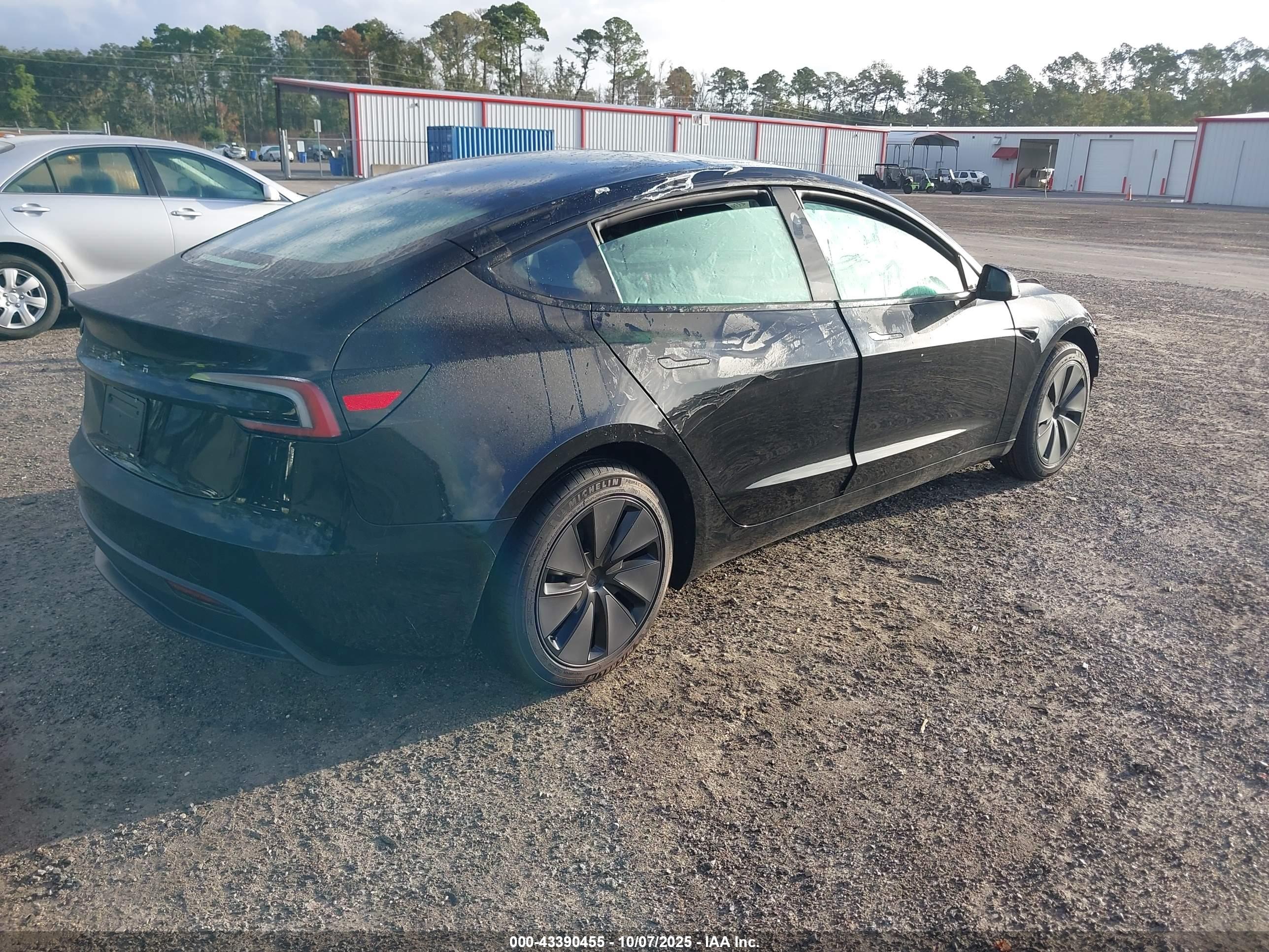 TESLA MODEL image 4