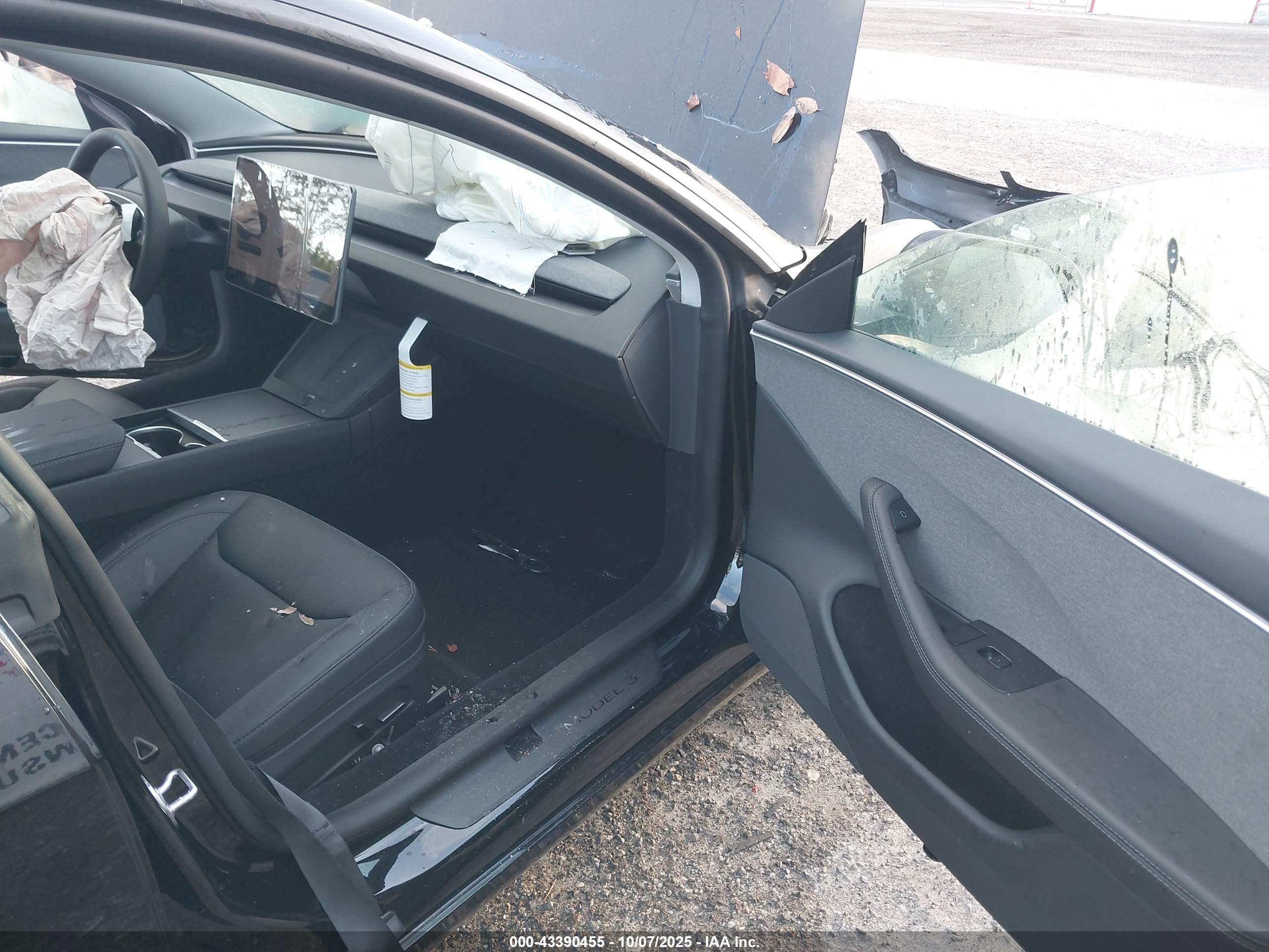 TESLA MODEL image 5