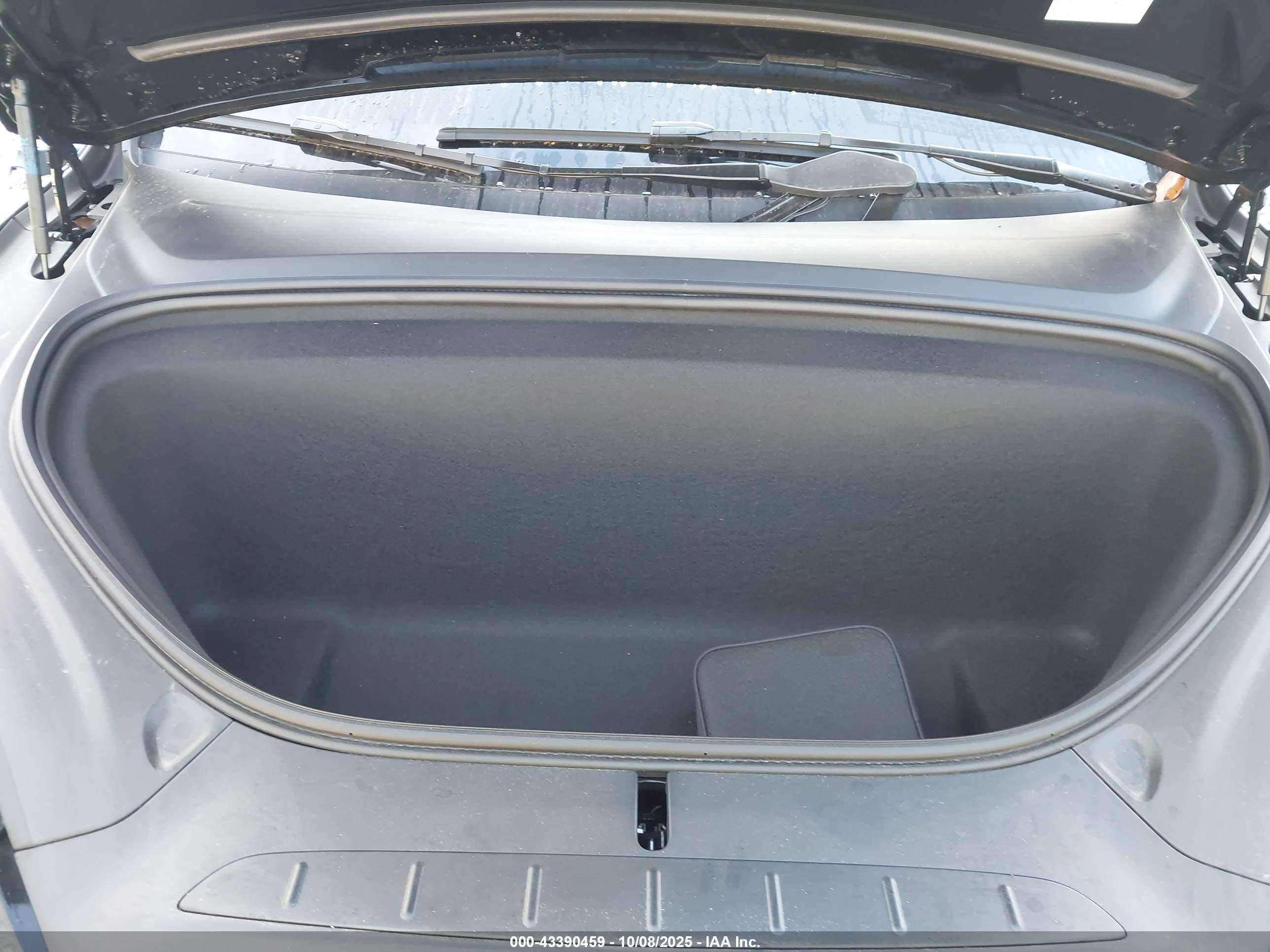 TESLA MODEL image 10