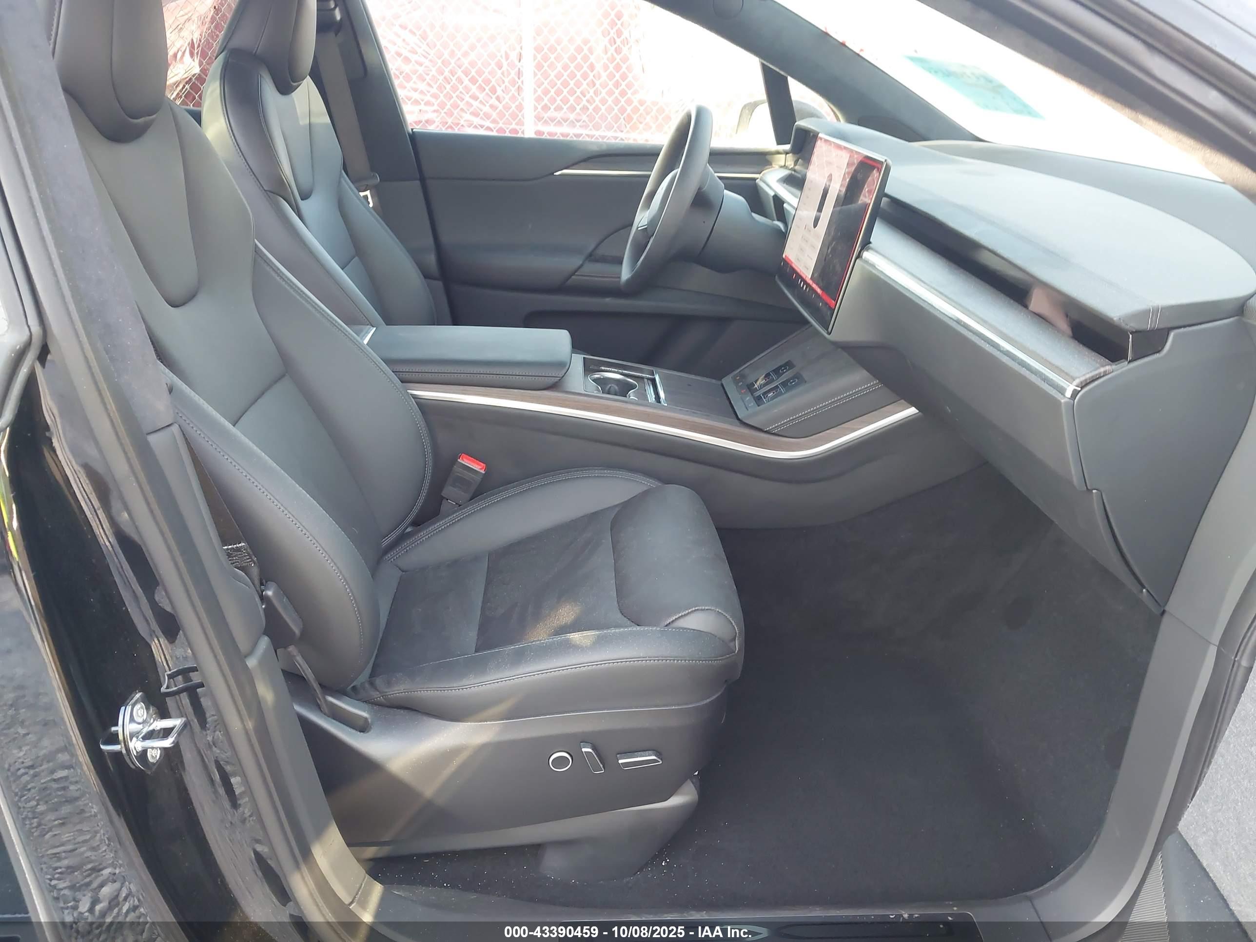 TESLA MODEL image 5