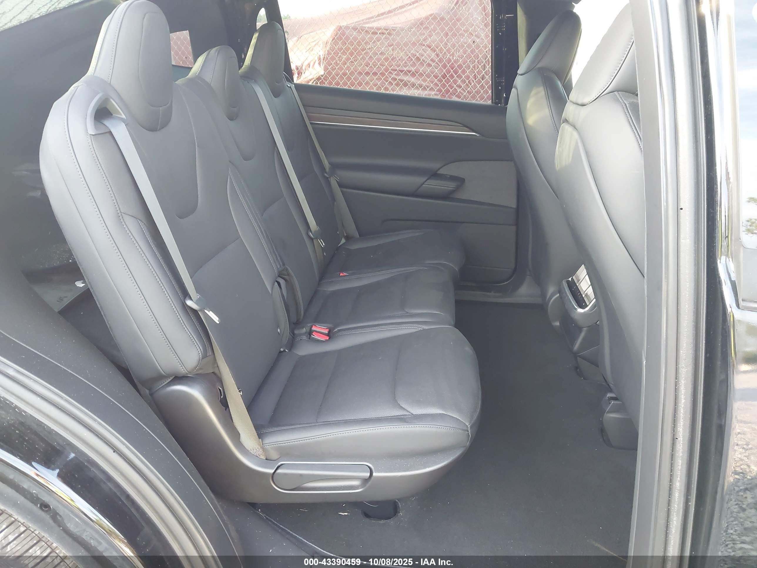TESLA MODEL image 8