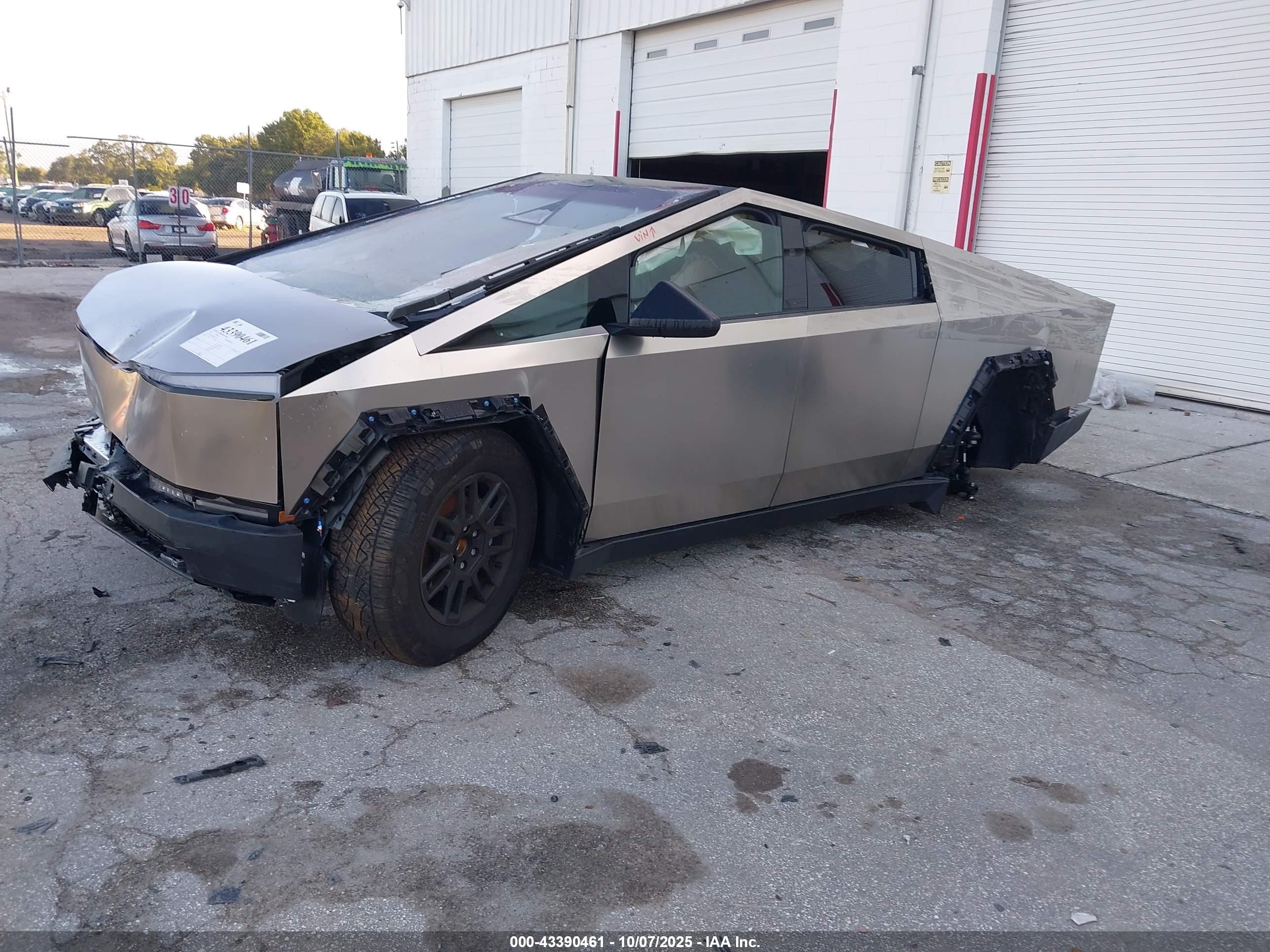 TESLA CYBERTRUCK image 2