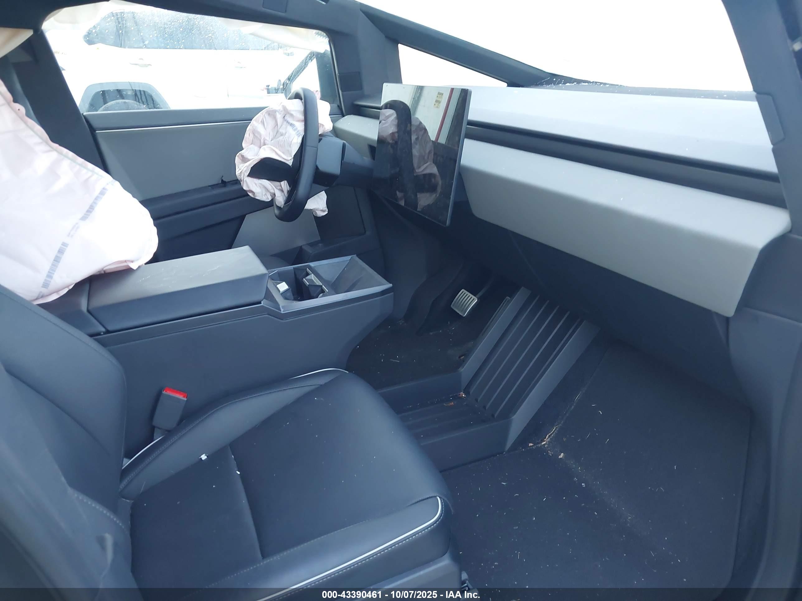 TESLA CYBERTRUCK image 5