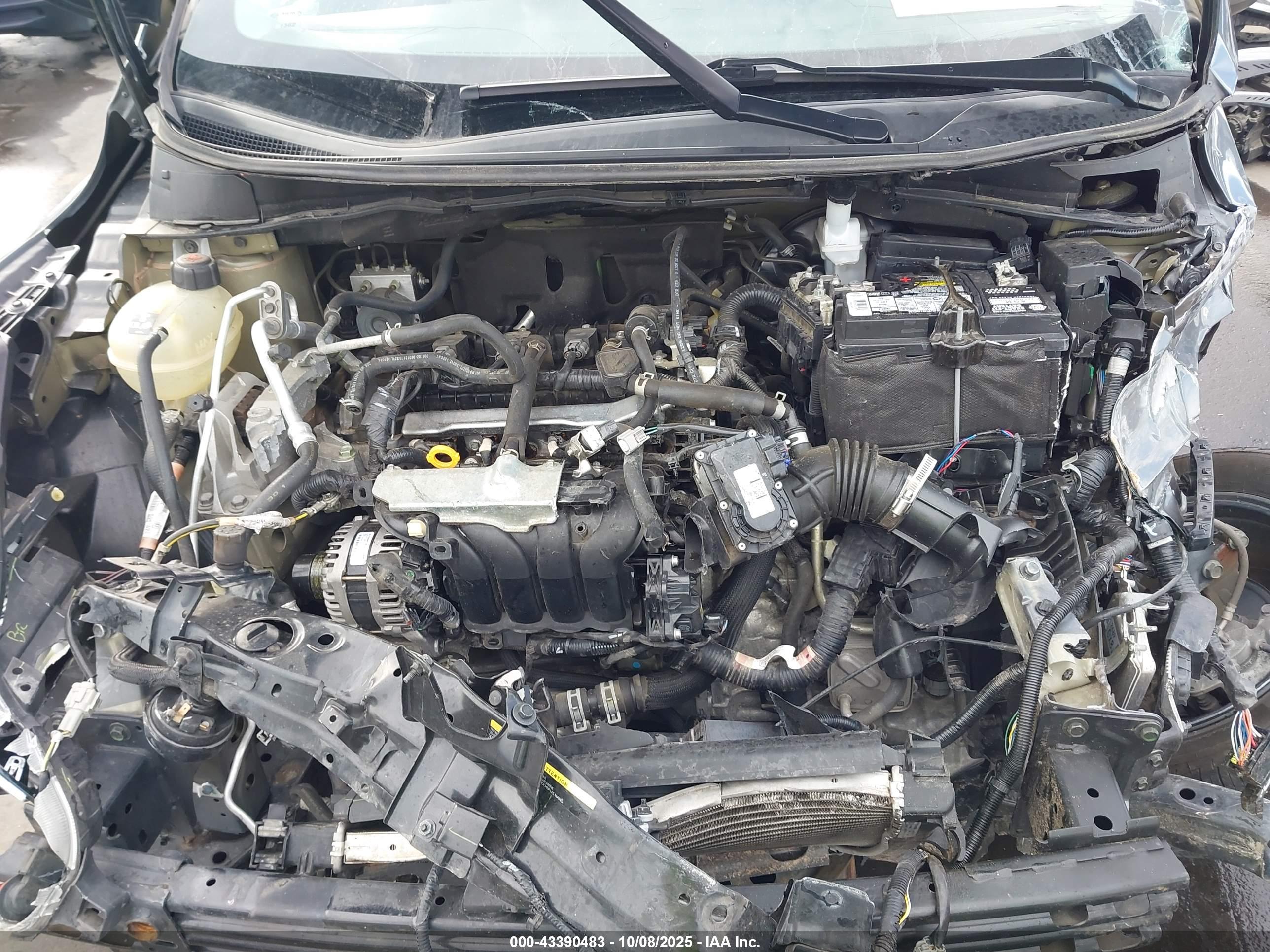 NISSAN VERSA image 10
