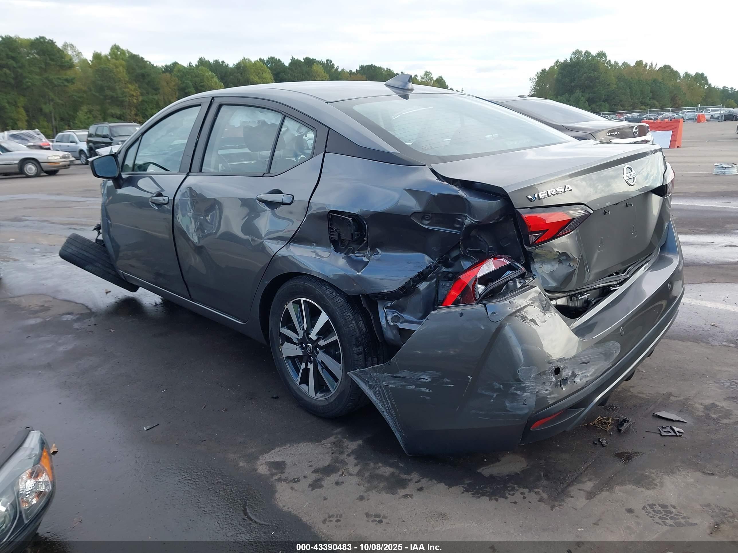 NISSAN VERSA image 3