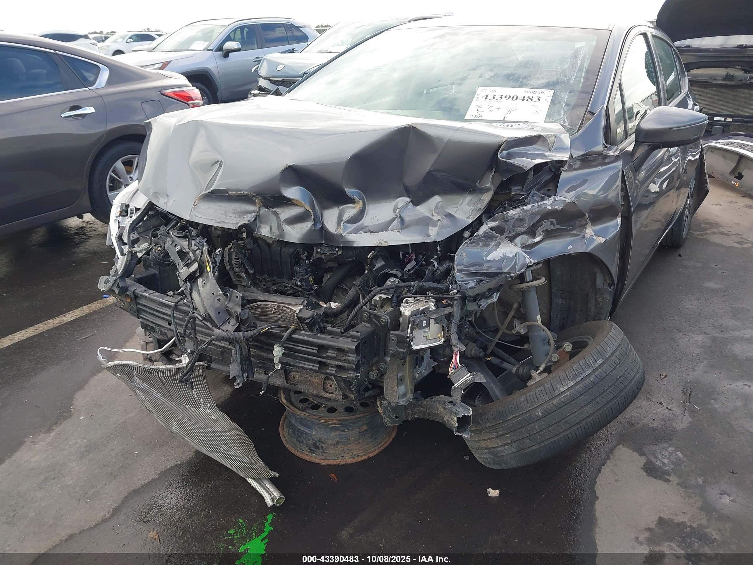 NISSAN VERSA image 6