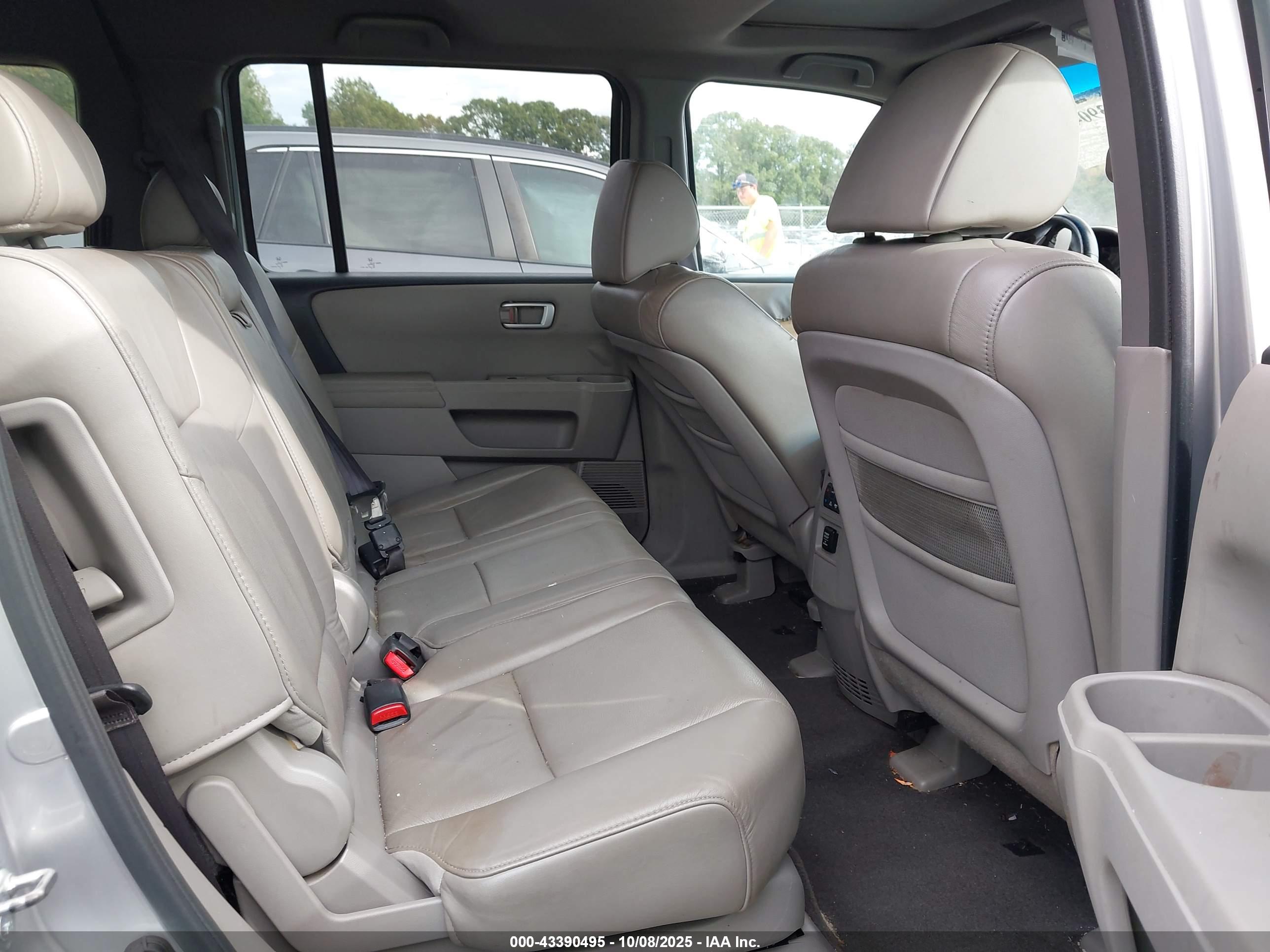 HONDA PILOT image 8