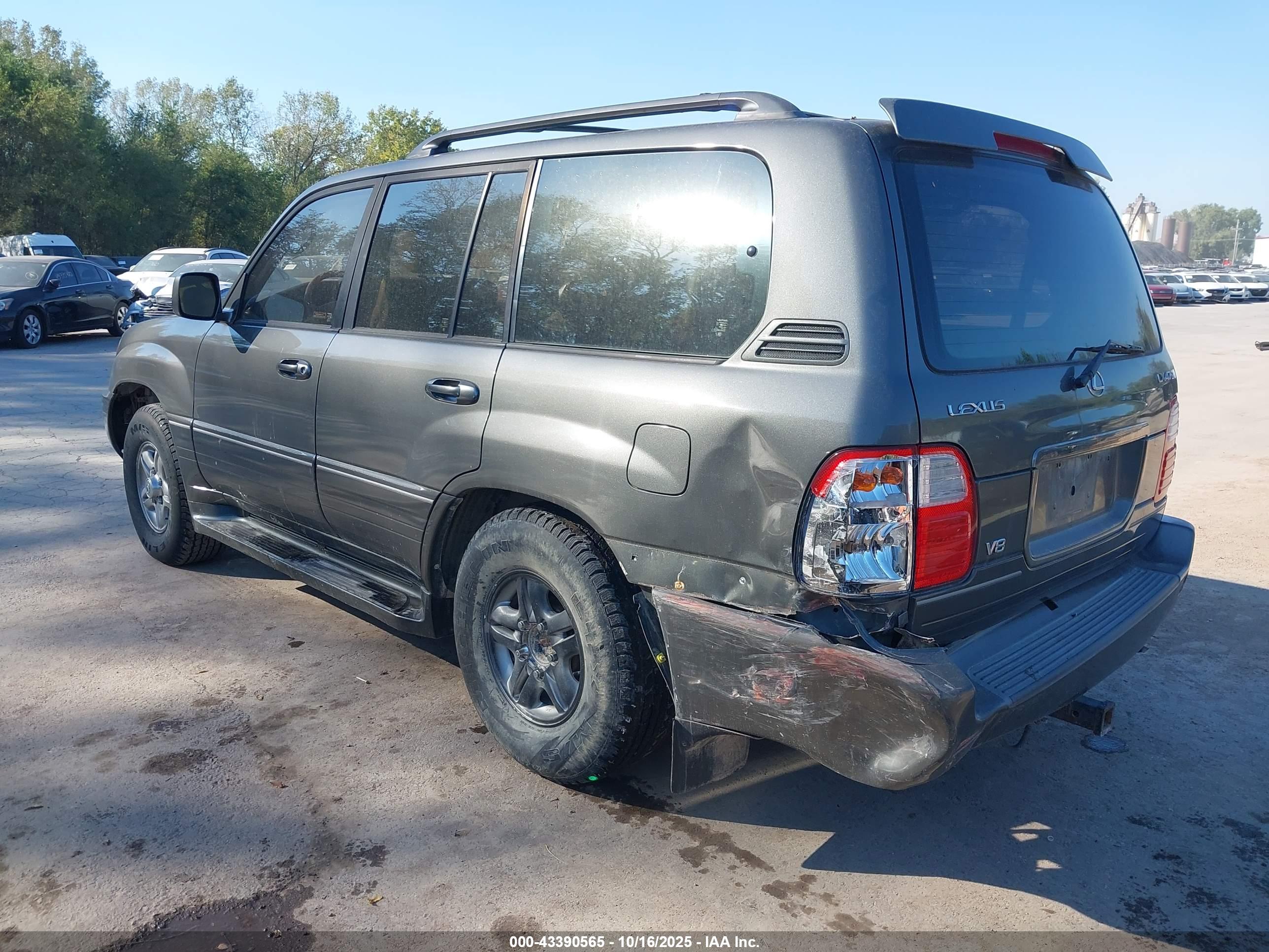 LEXUS LX image 3