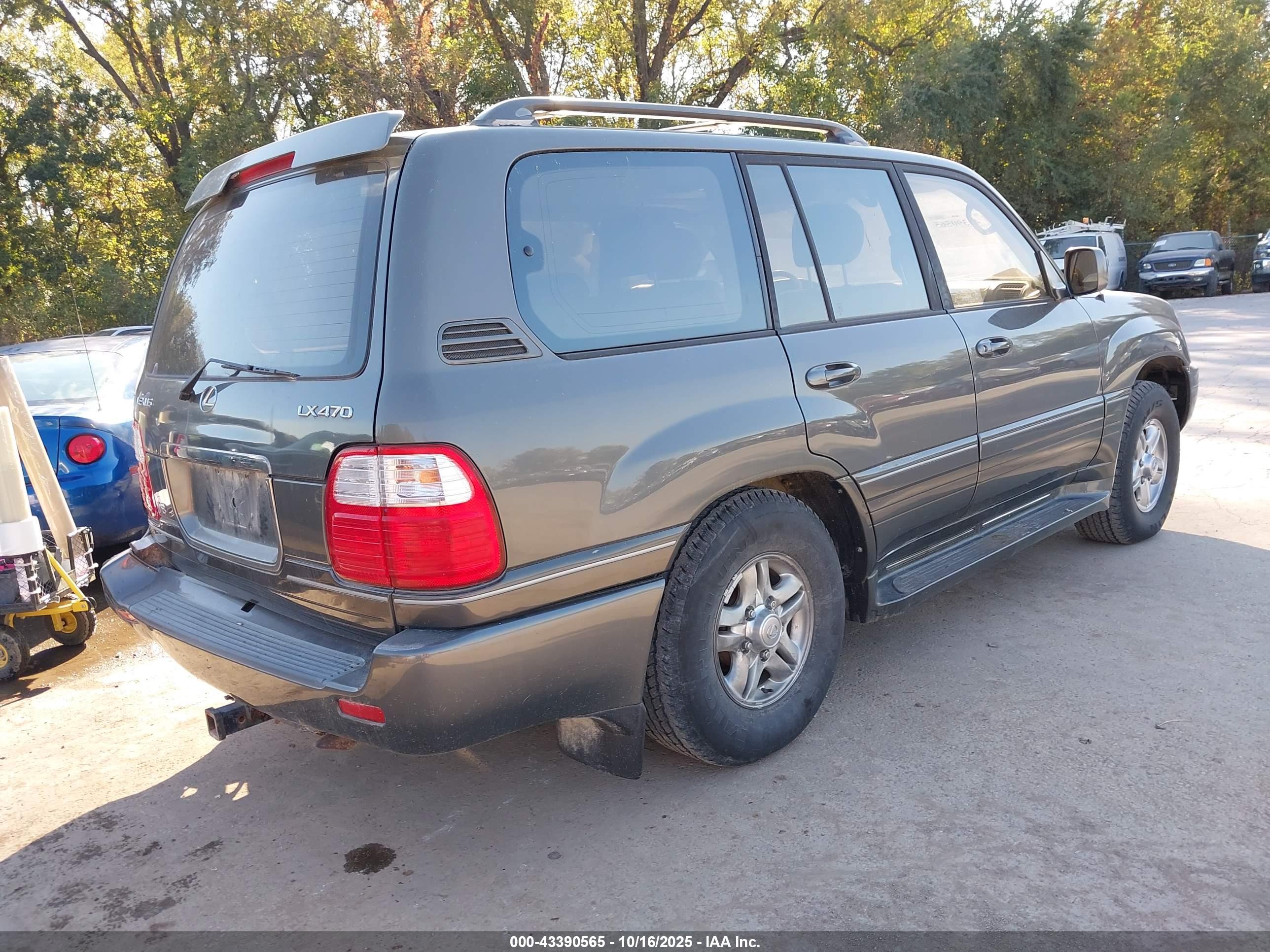 LEXUS LX image 4